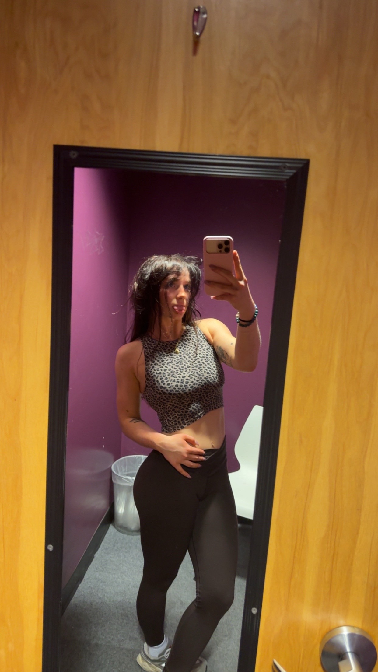 @notarianabaker
