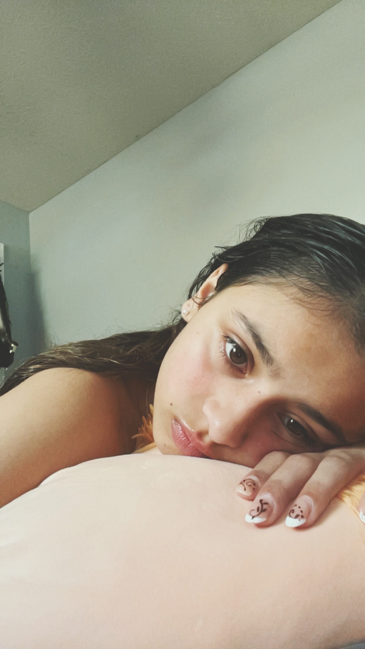 @ayvuh