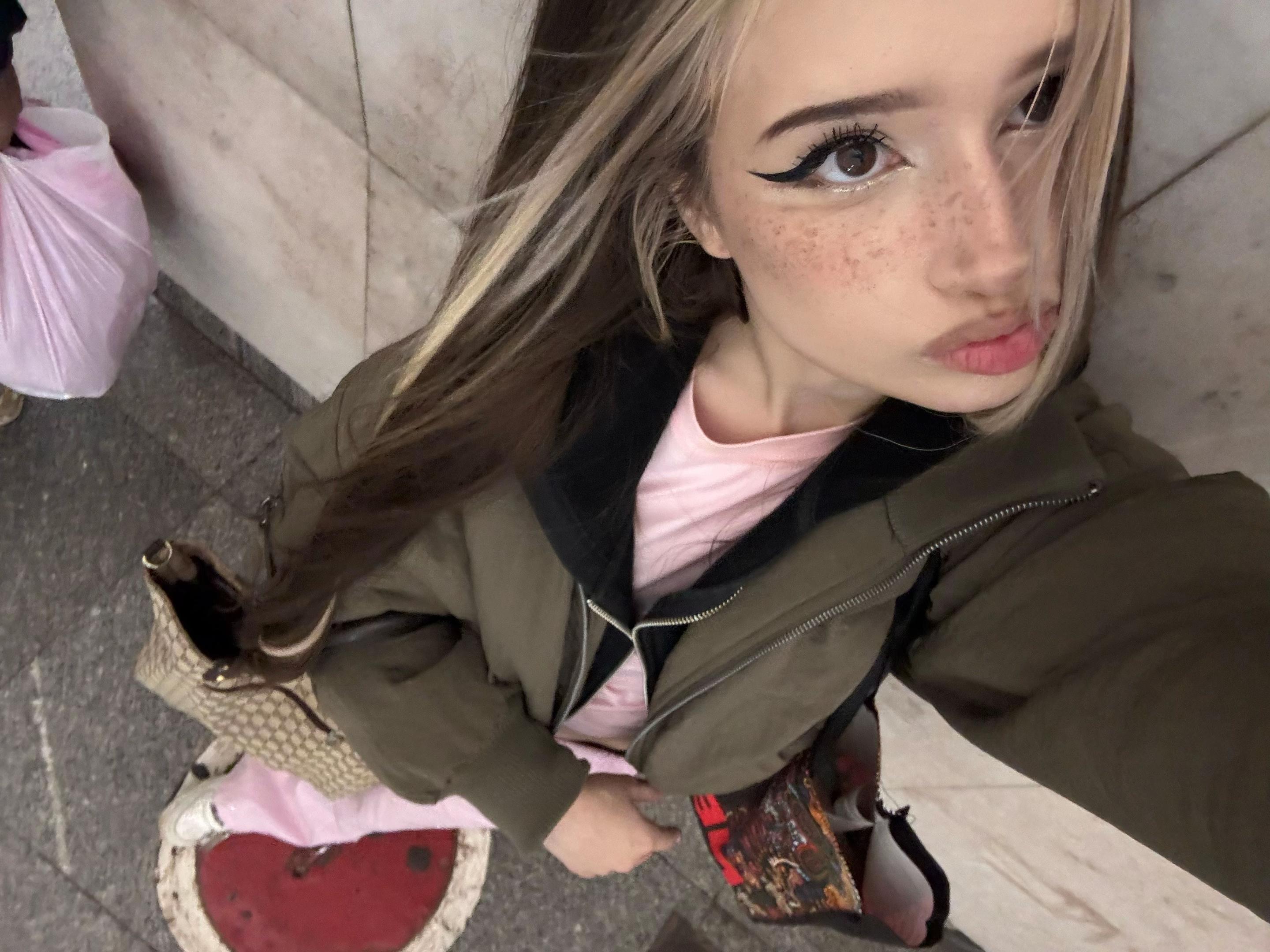 @Пчела