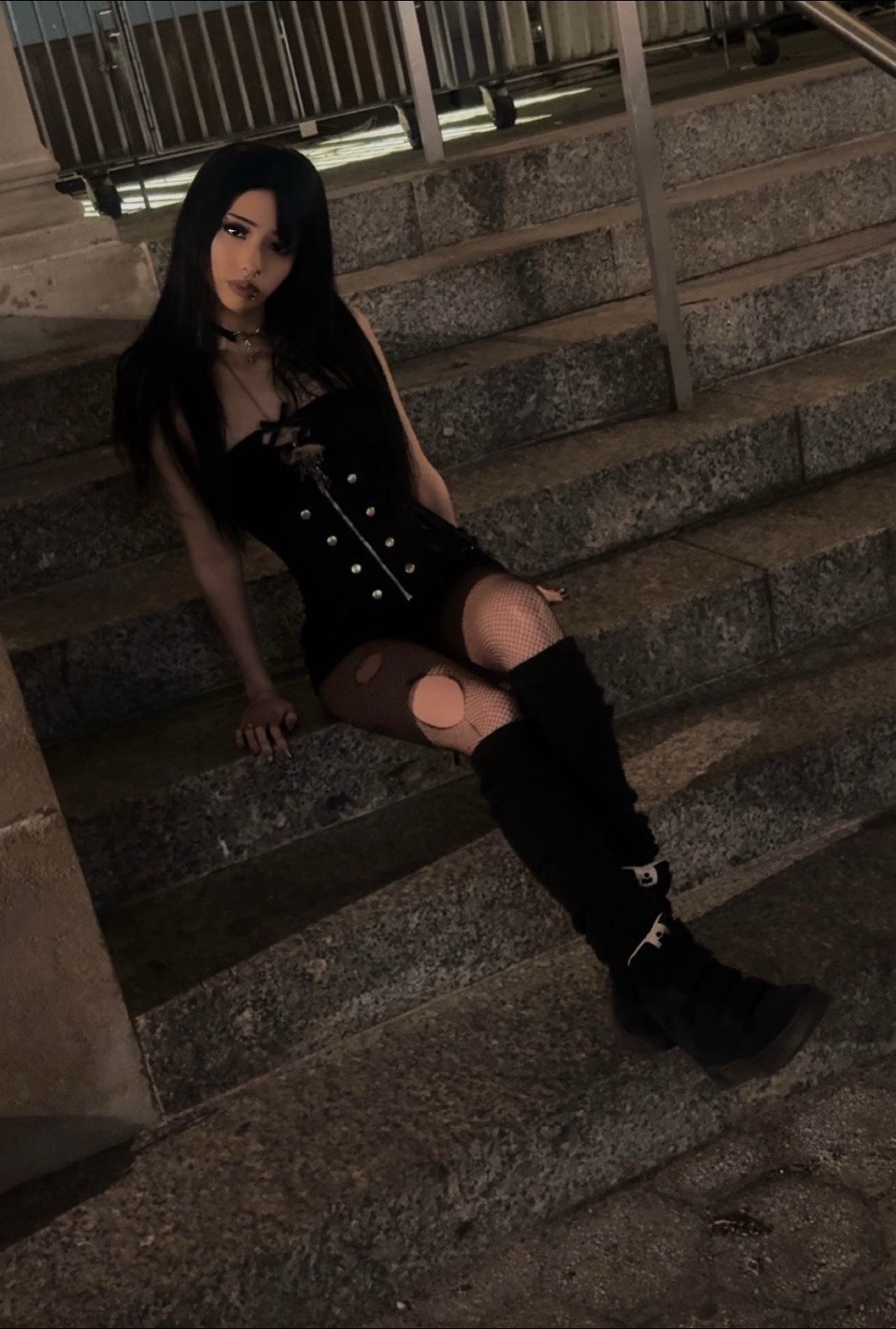 @evilyves_
