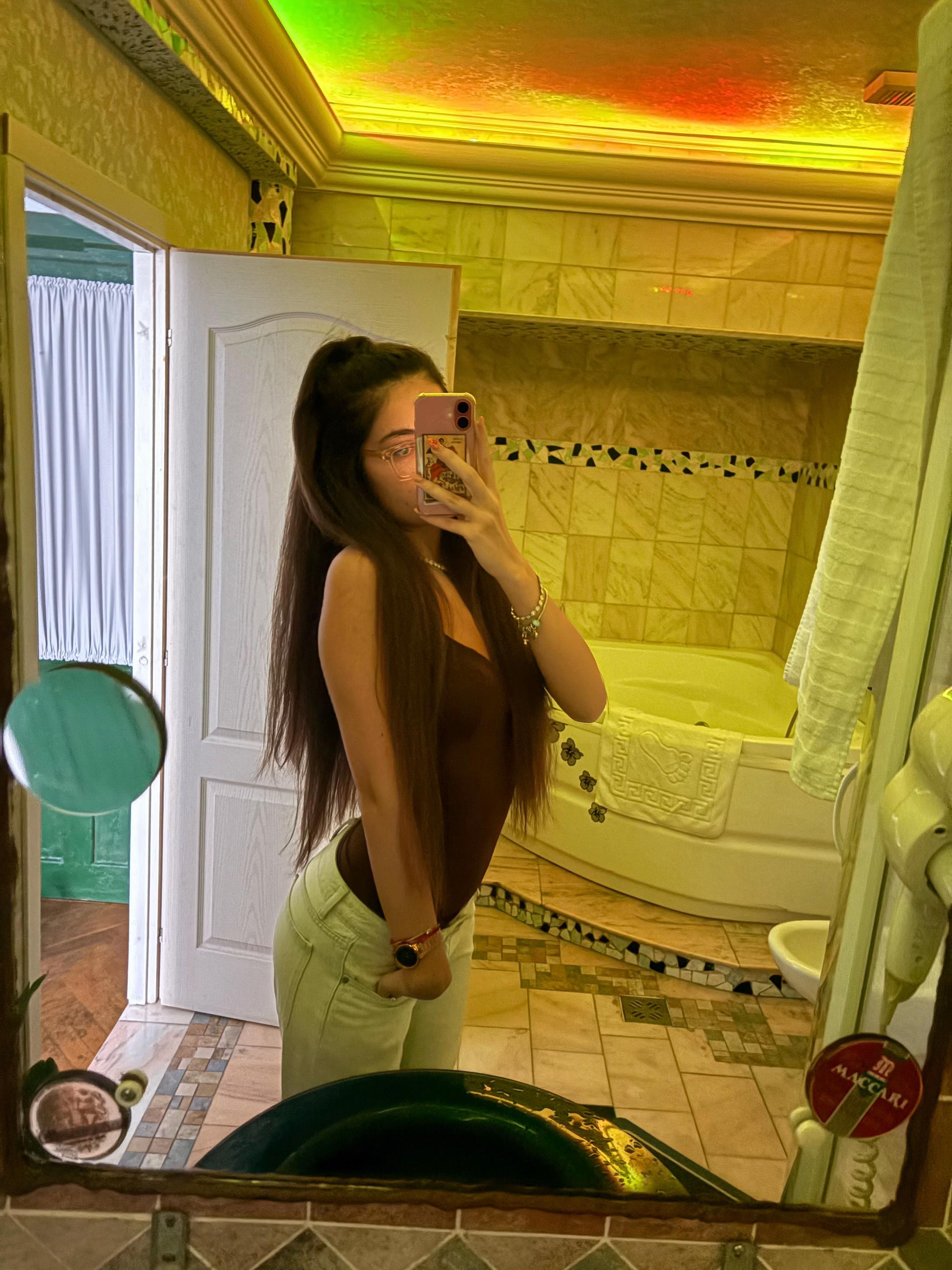 @laura