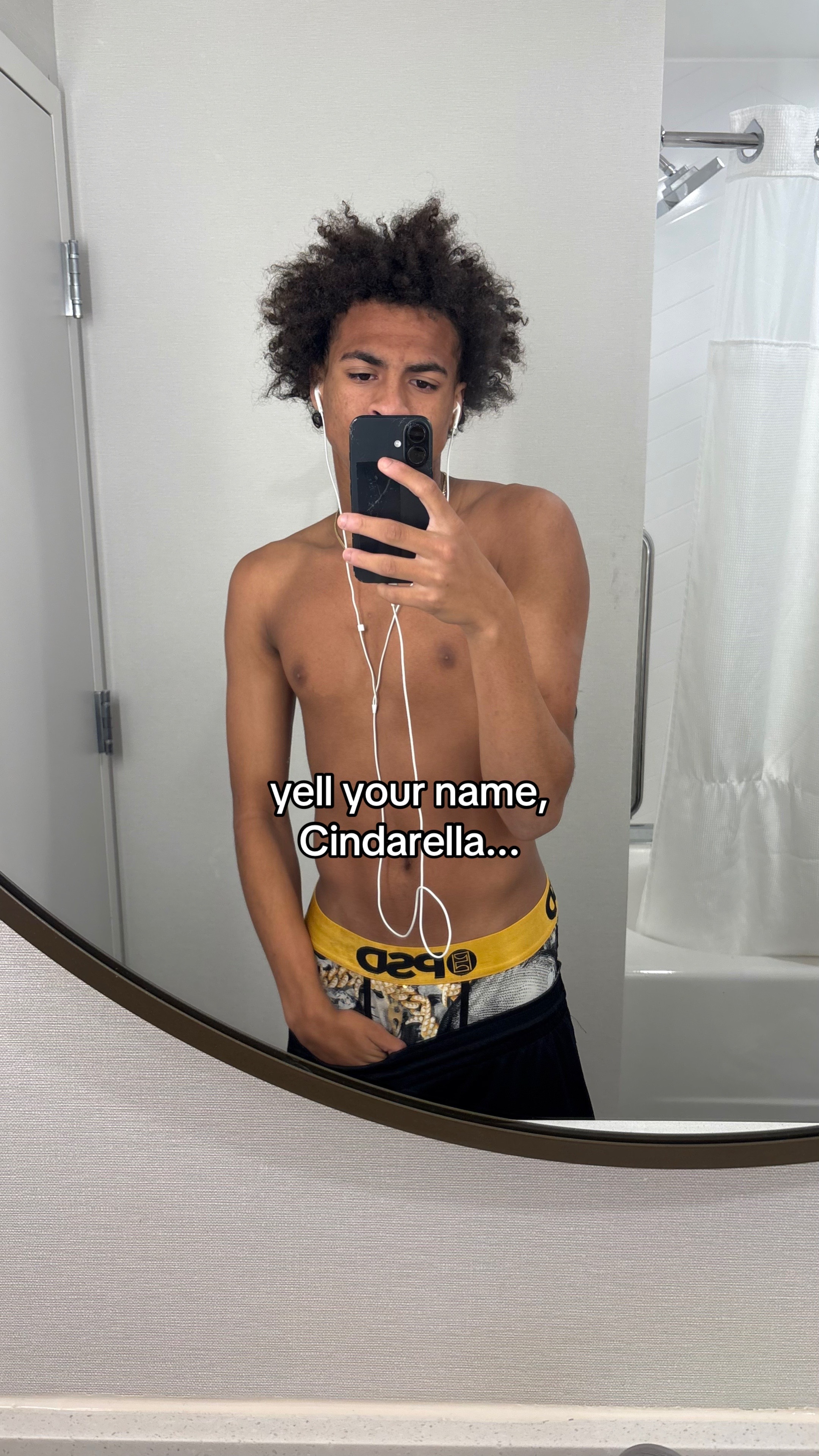 @⃟