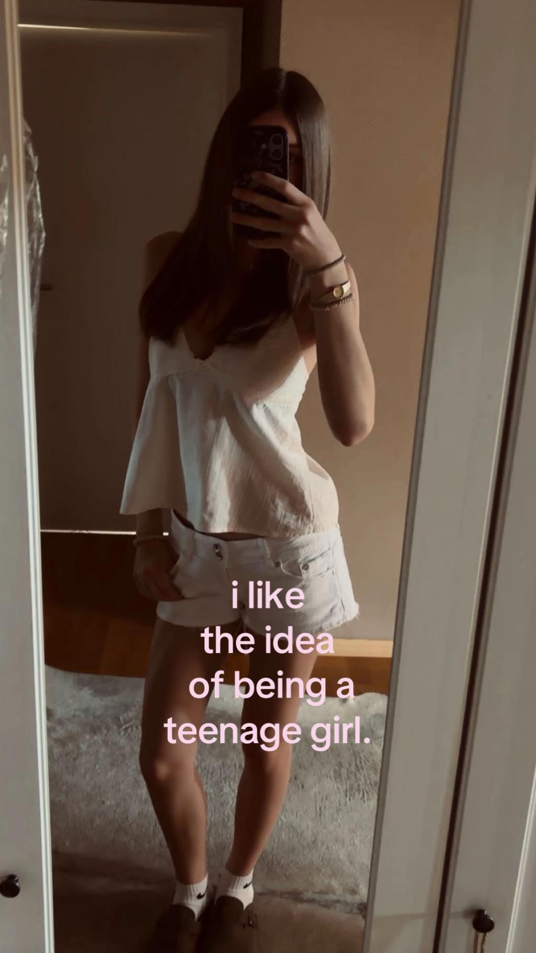 @𝓁ℯ𝓃𝒾𝒶