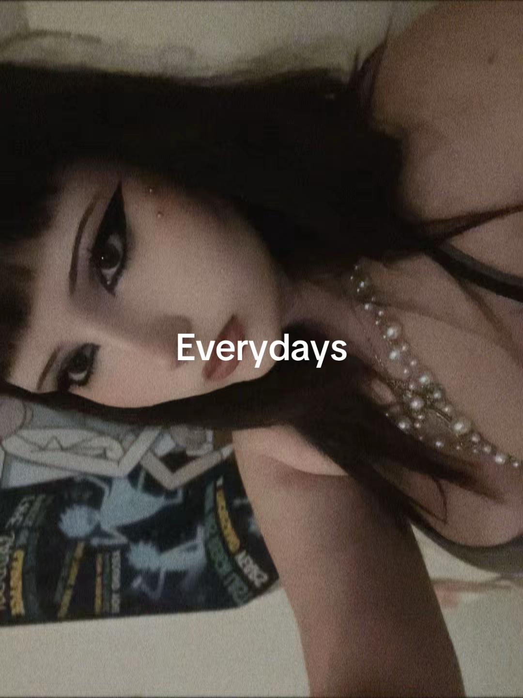 @🐝