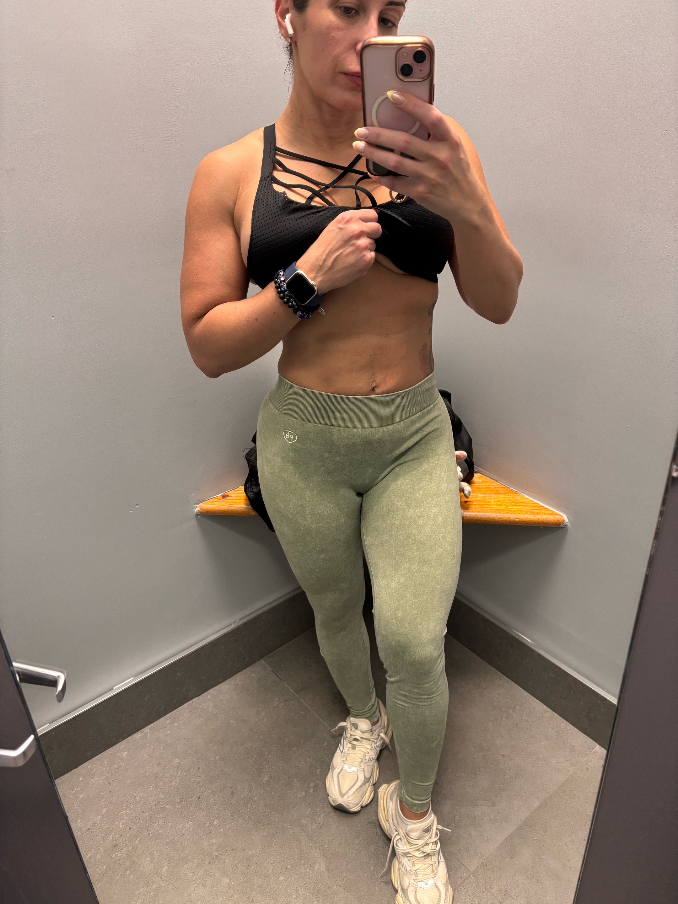 @Dana Dee68