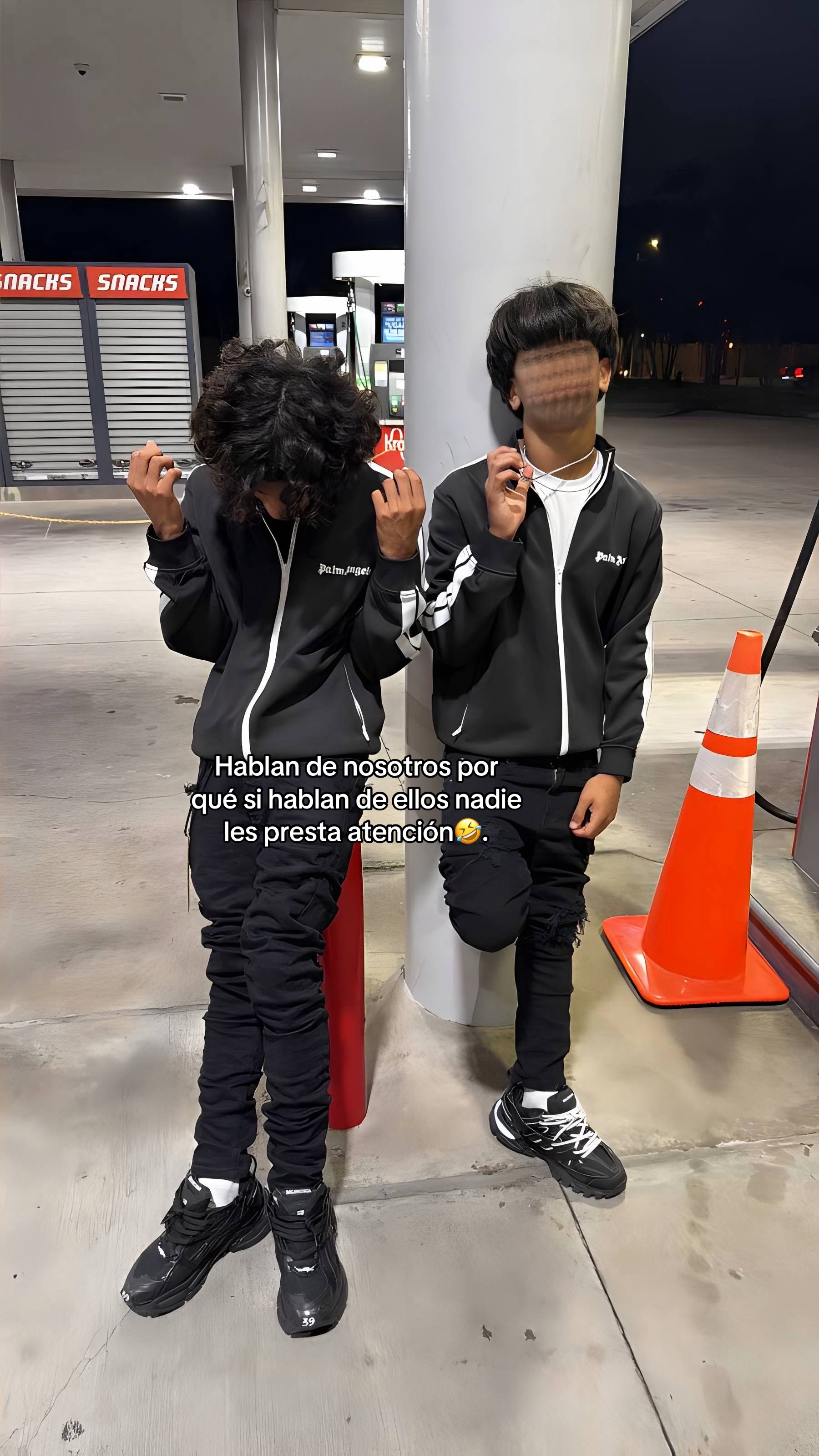 @Zurdo.