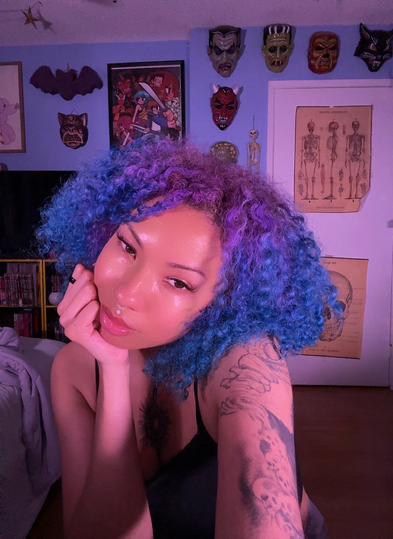 @thegirlinurphone