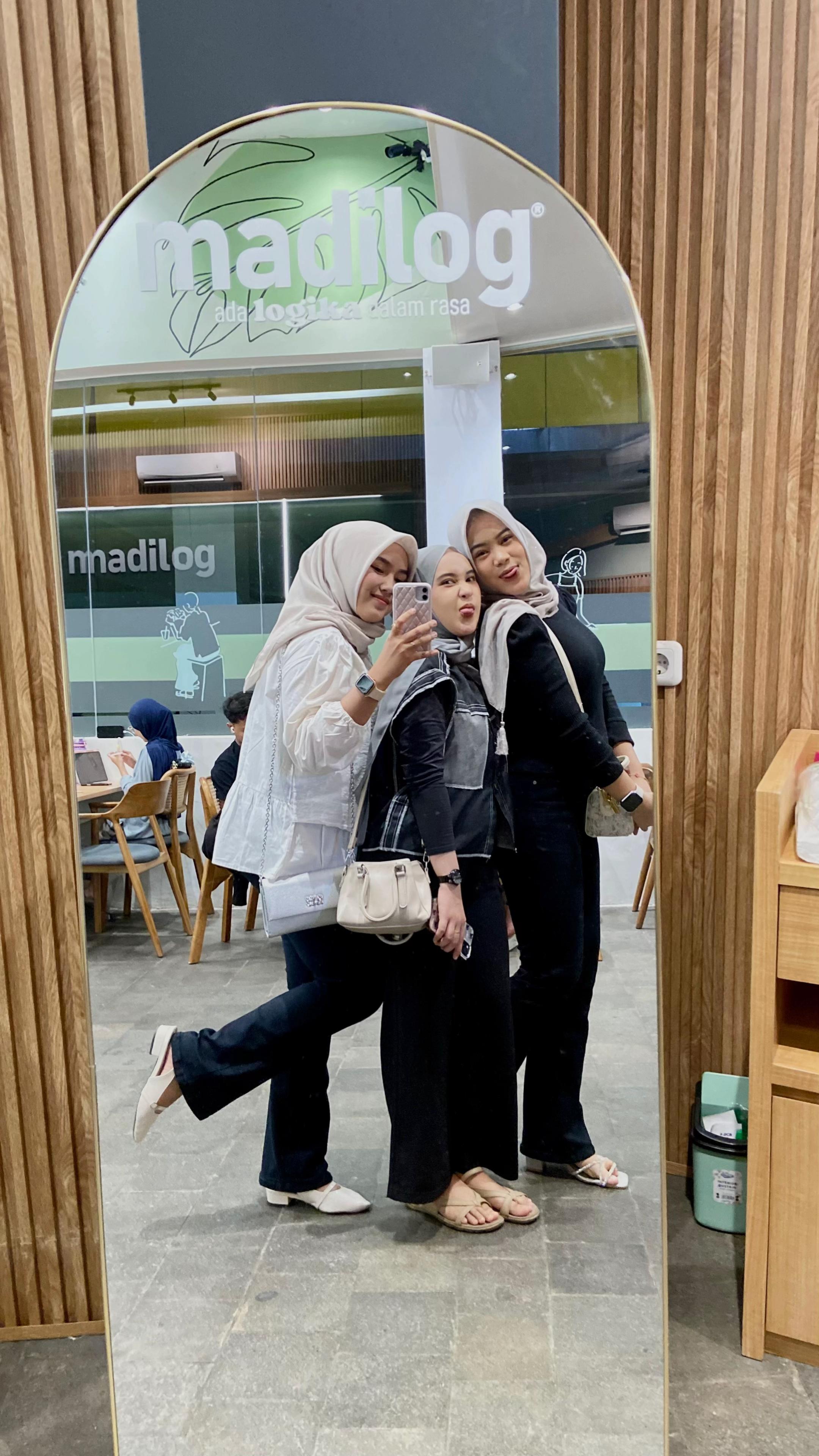 @𝘢𝘶𝘭𝘪𝘢 𝘱𝘶𝘵𝘳𝘪