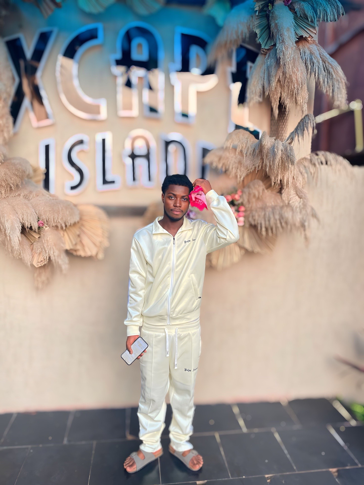 @U•G•L•Y 💔🚶♂️