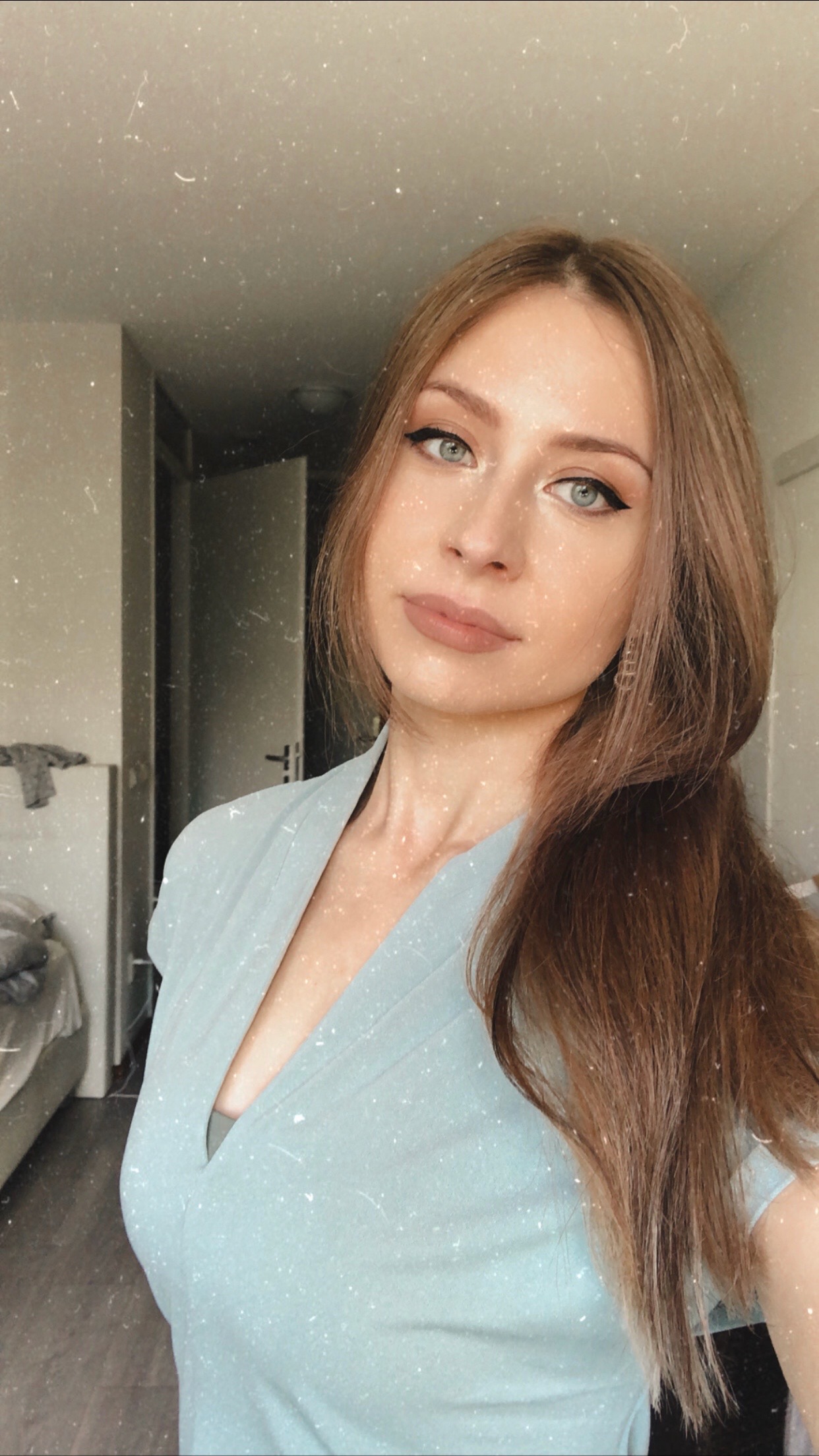 @V 🦋