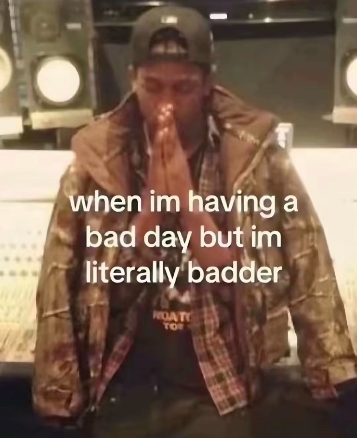 @-.-