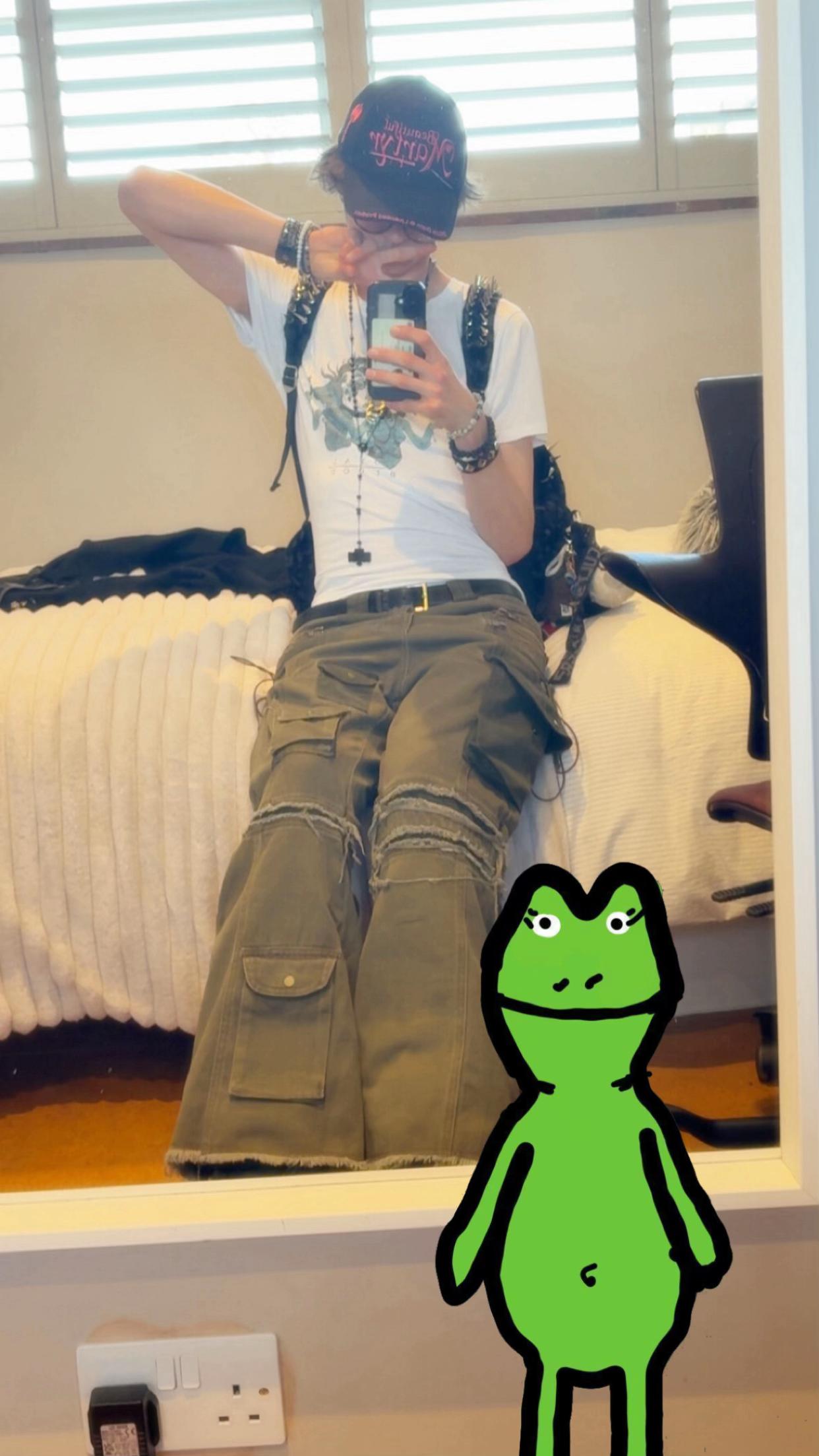 @𓂀