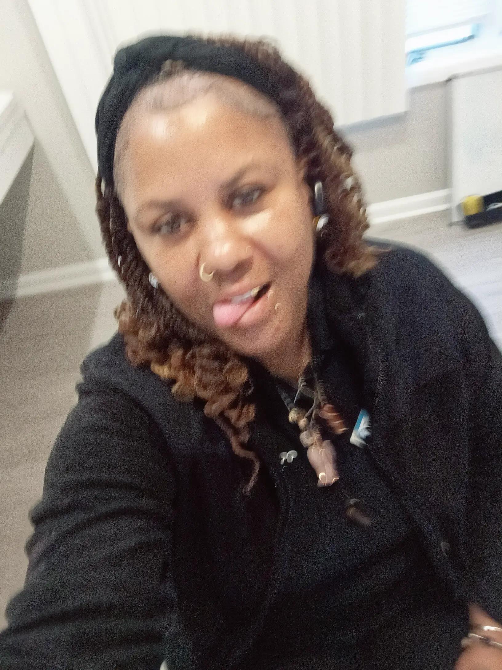 @(THE PRETTY PLUG ) UNEEK