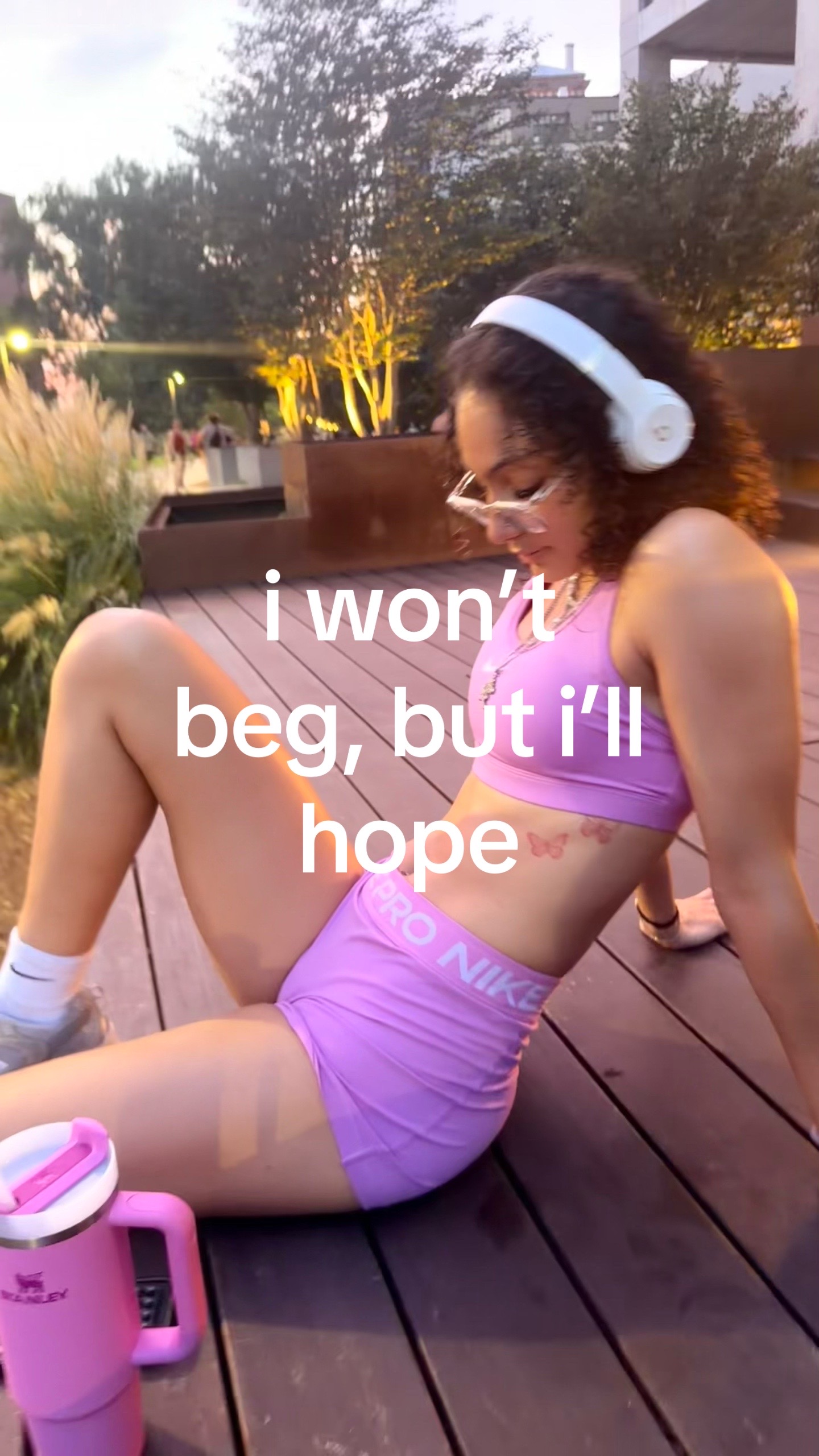 @sumlighskinwitglasses