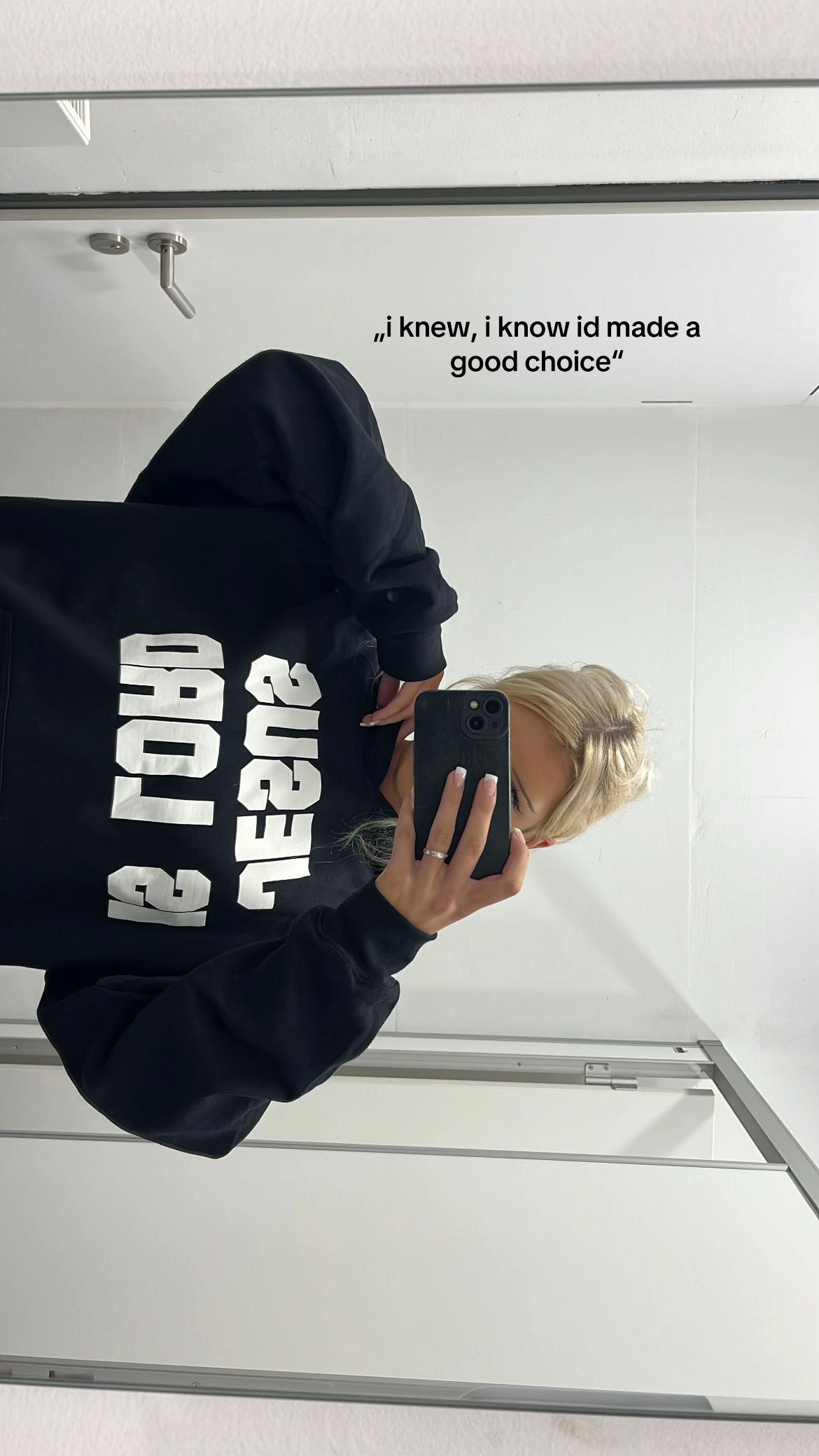 @𝒞𝒽𝒶𝓇𝓁𝒾𝓃𝑒