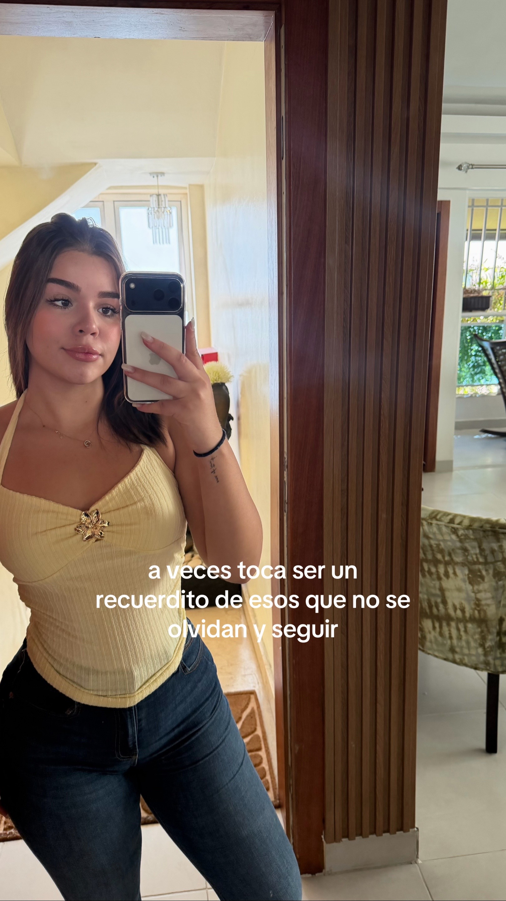 @Ashley Vi&ntilde;als