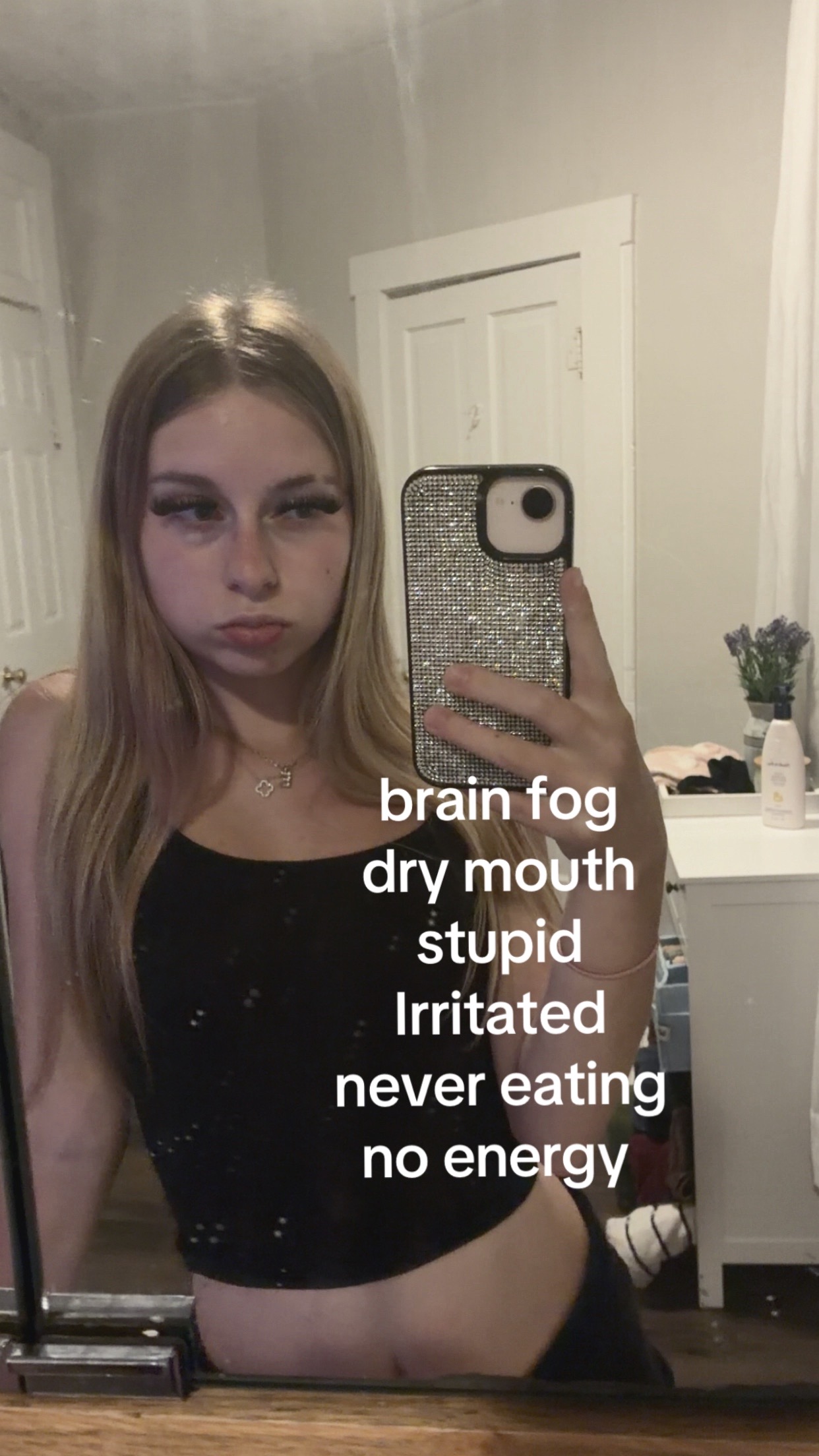 @𖧐