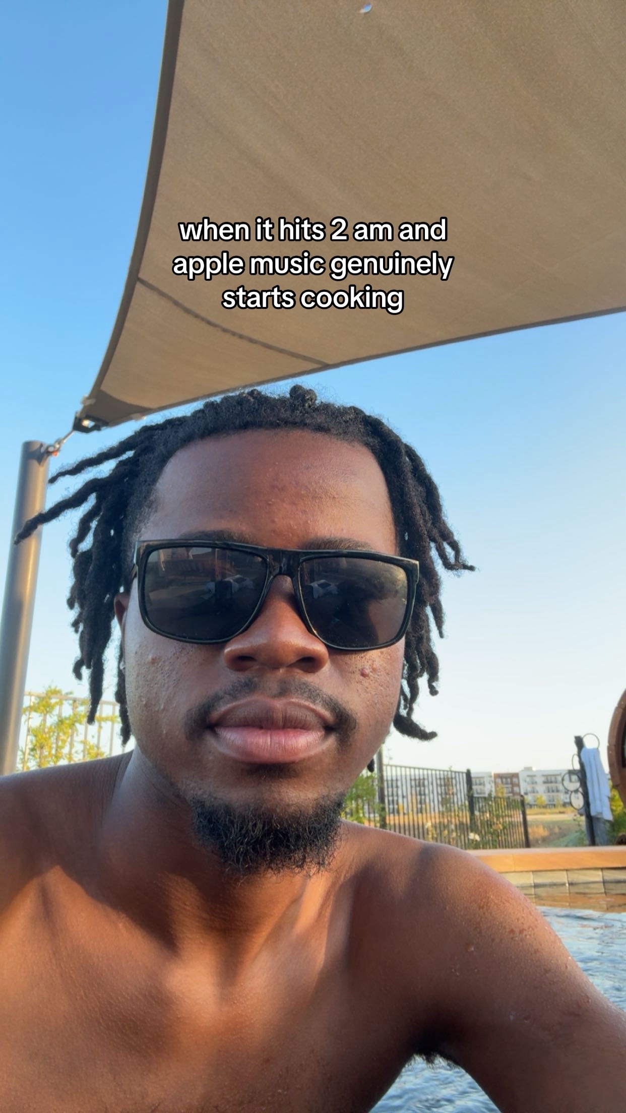 @moyoezzy