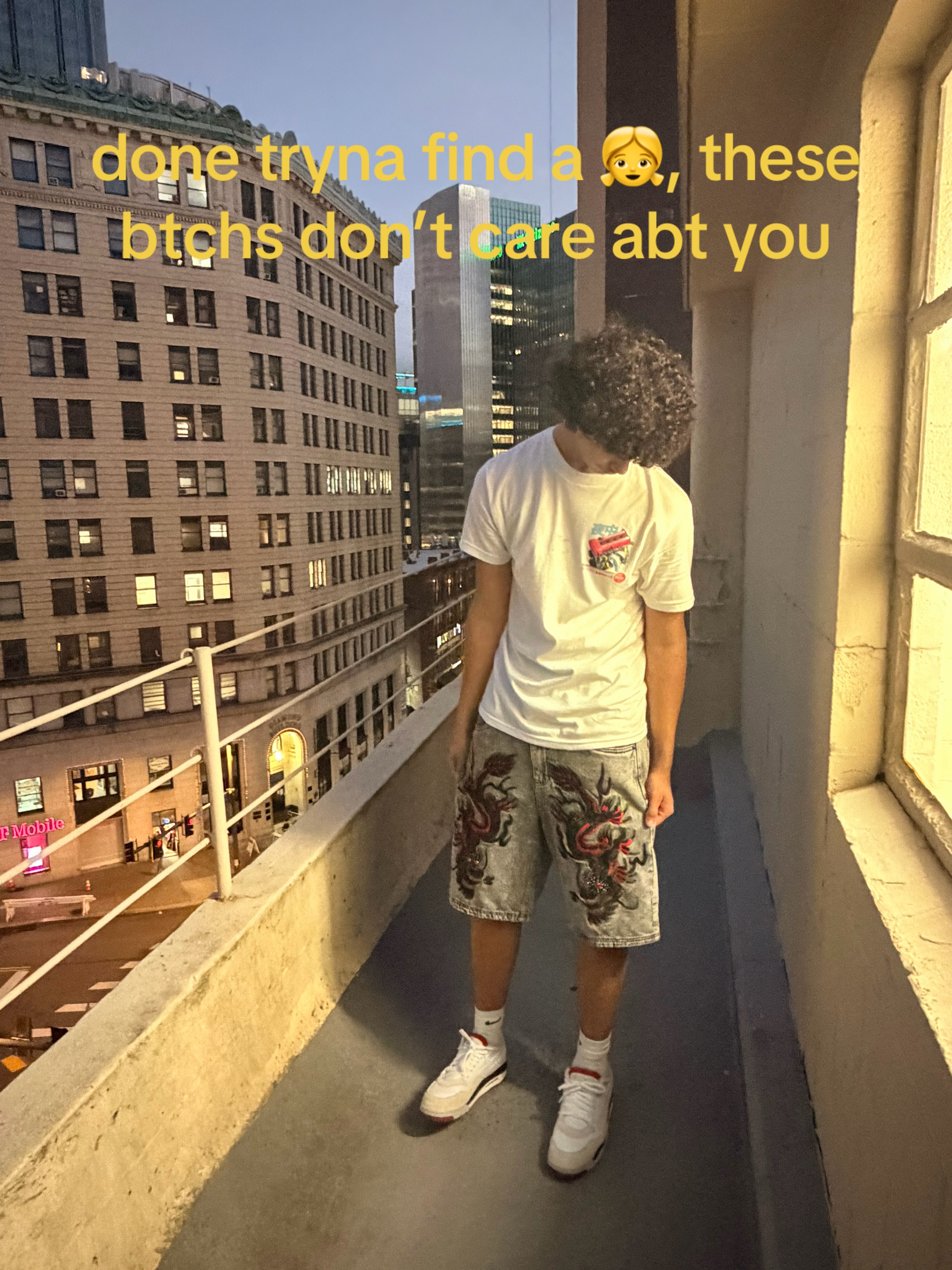 @⃟