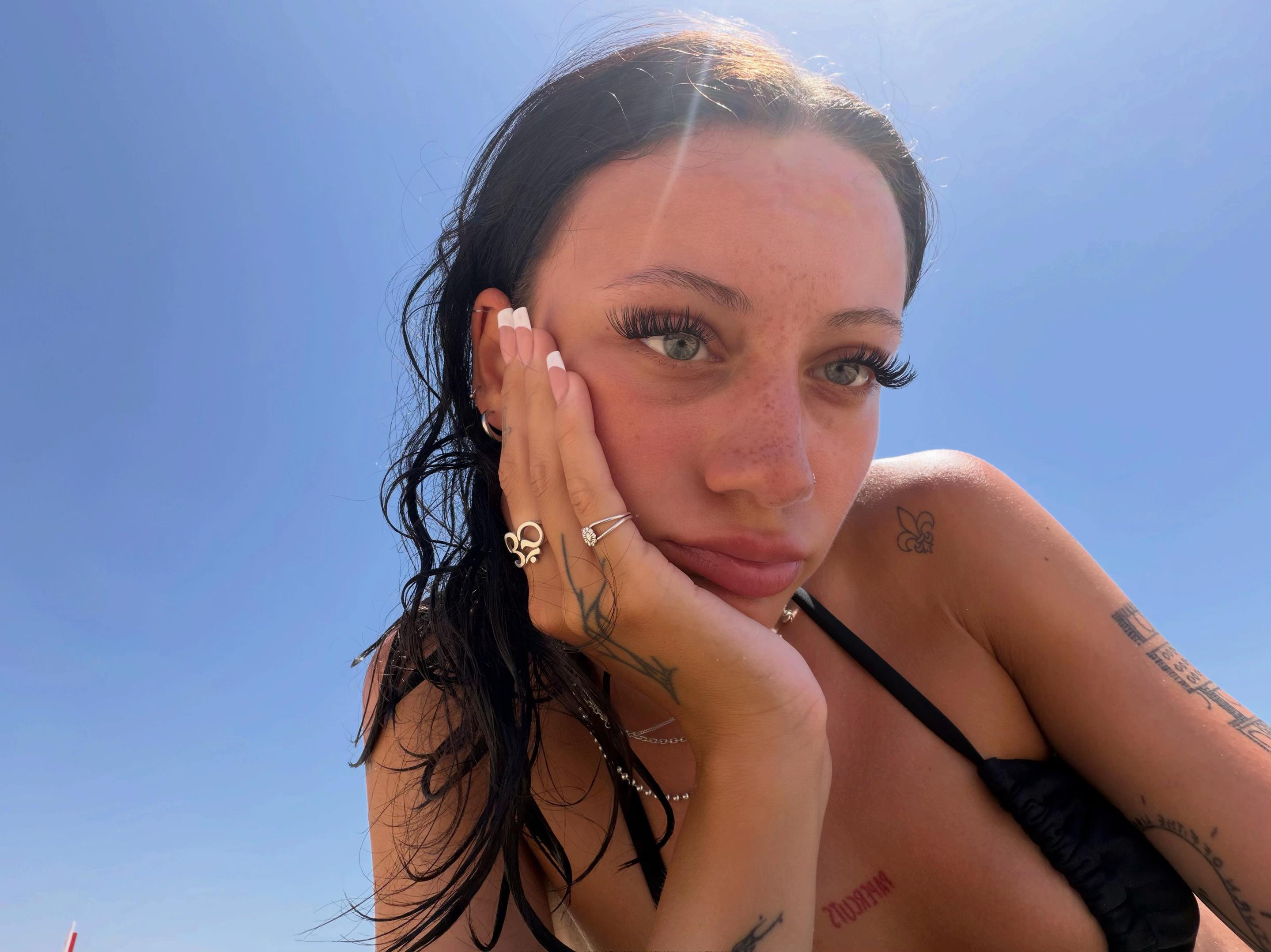 @julialuell