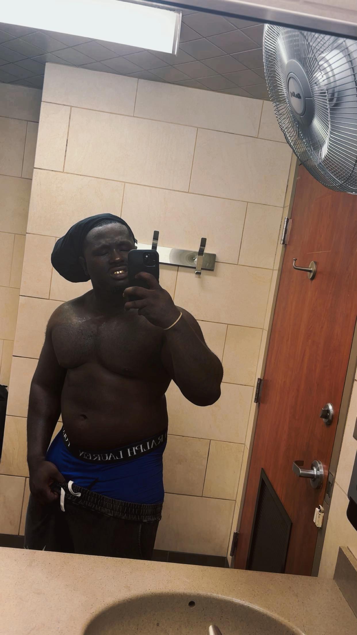 @CyiereThaGorillaTrucka🦍