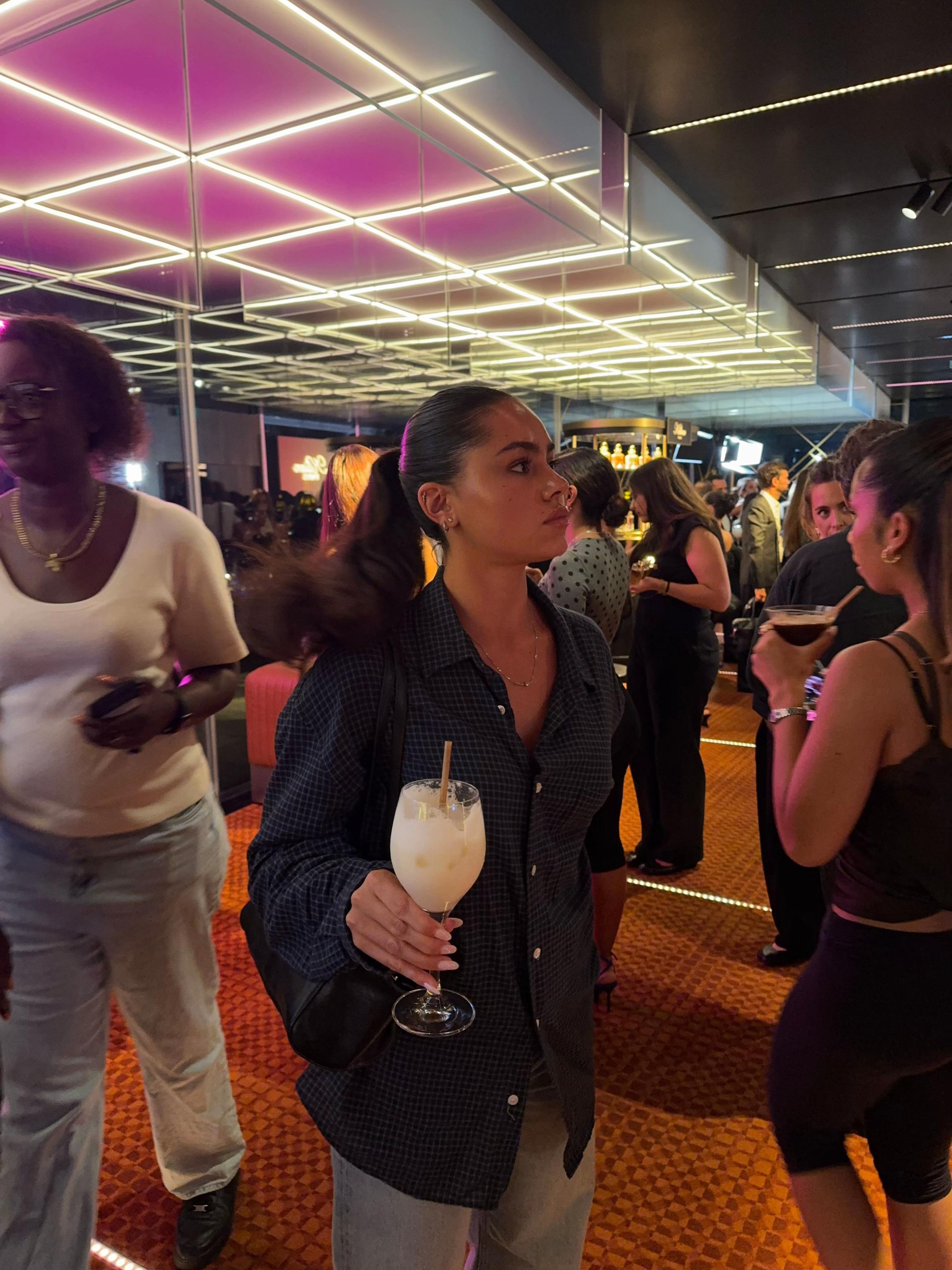 @thelolaliv