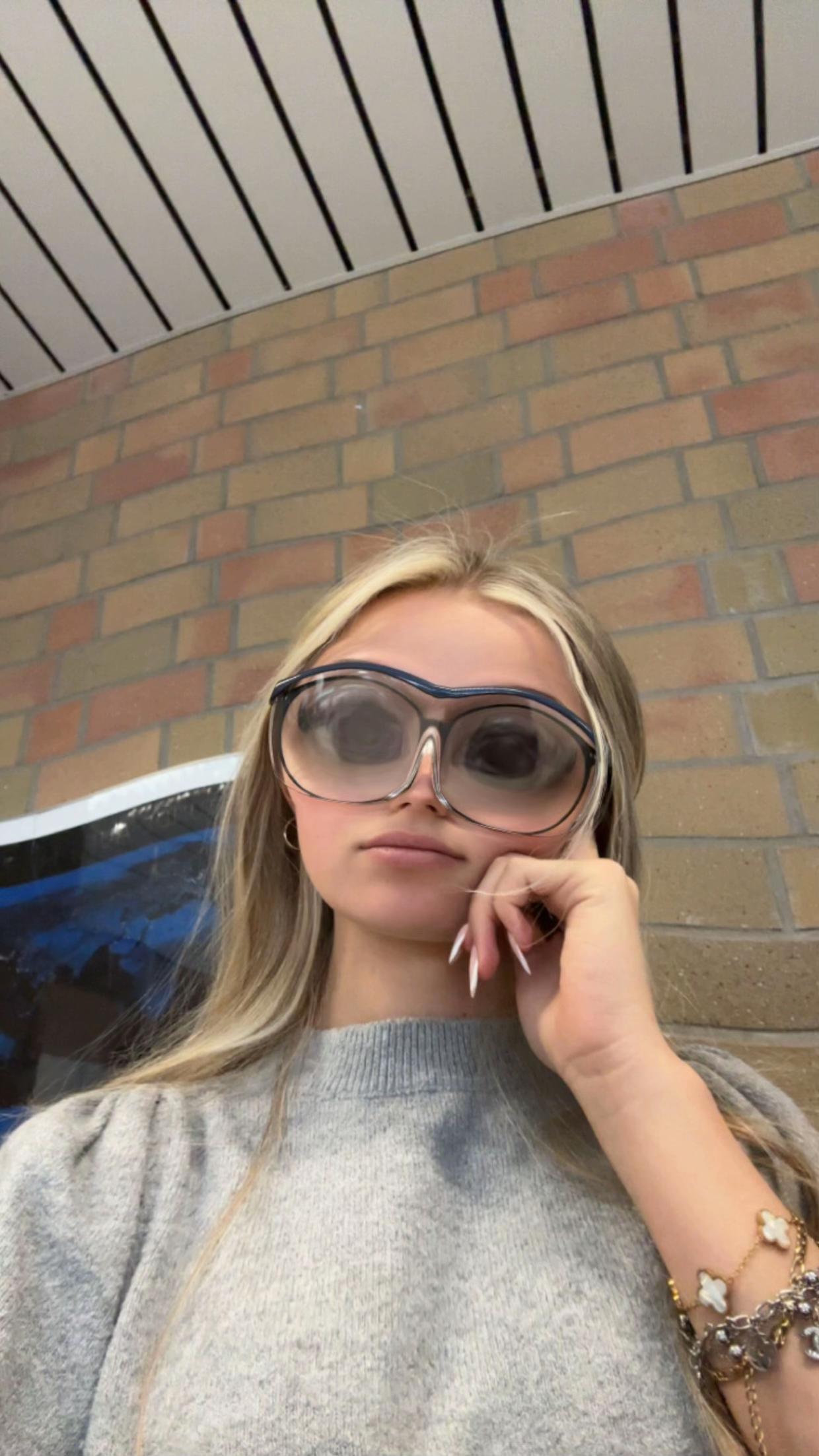 @𝐙𝐨𝐞𝐲