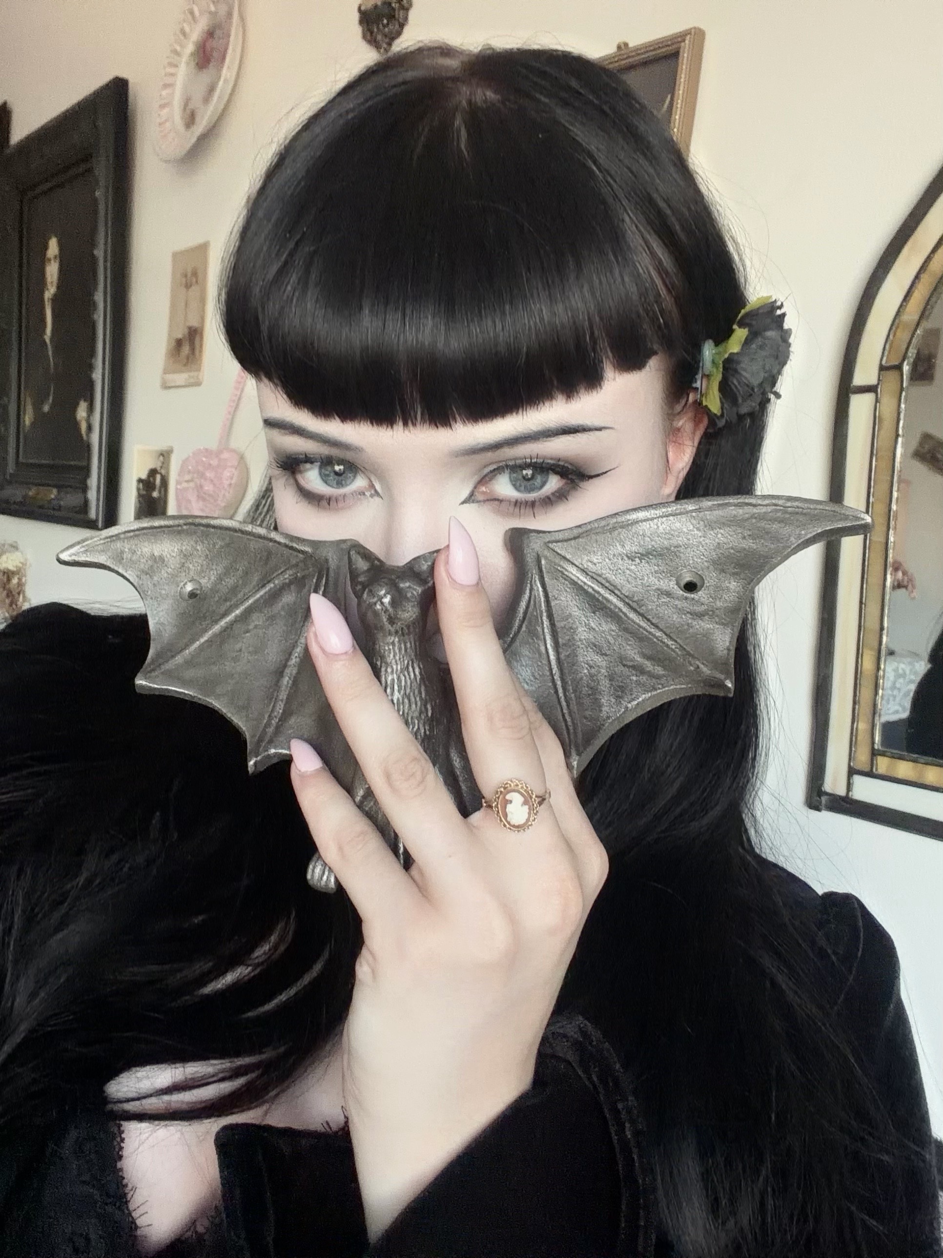 @madamemourning