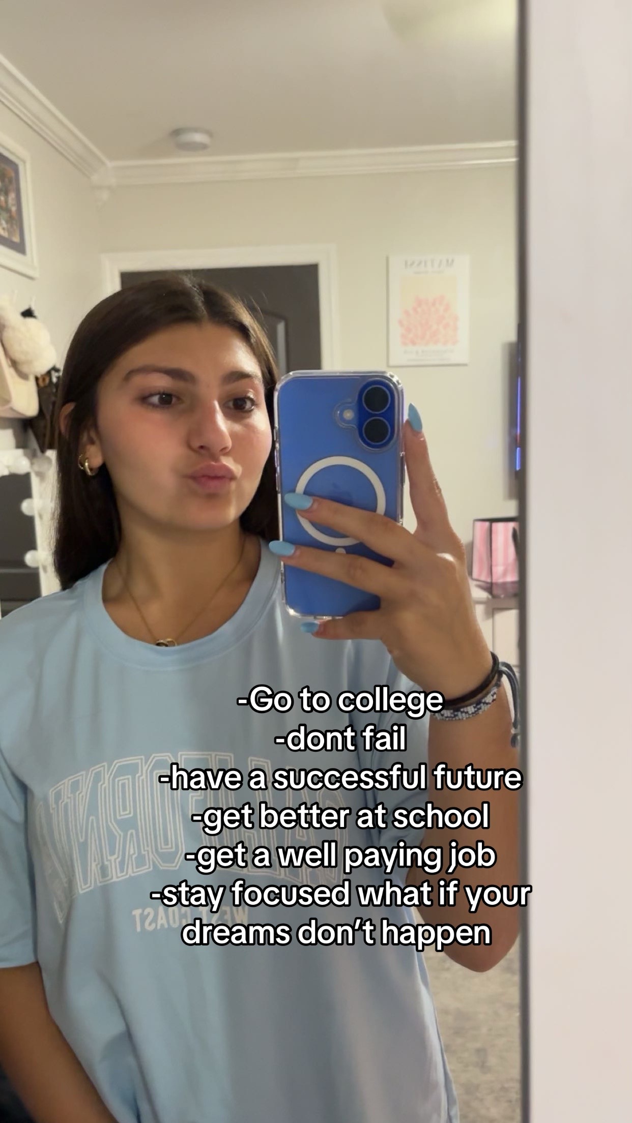 @livininurwalls_