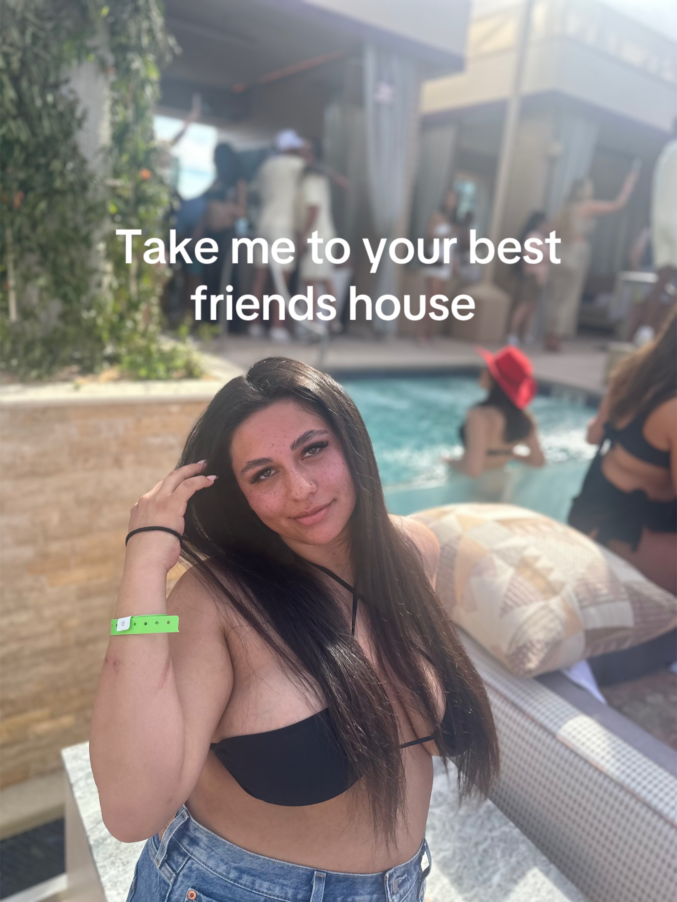 @Bella