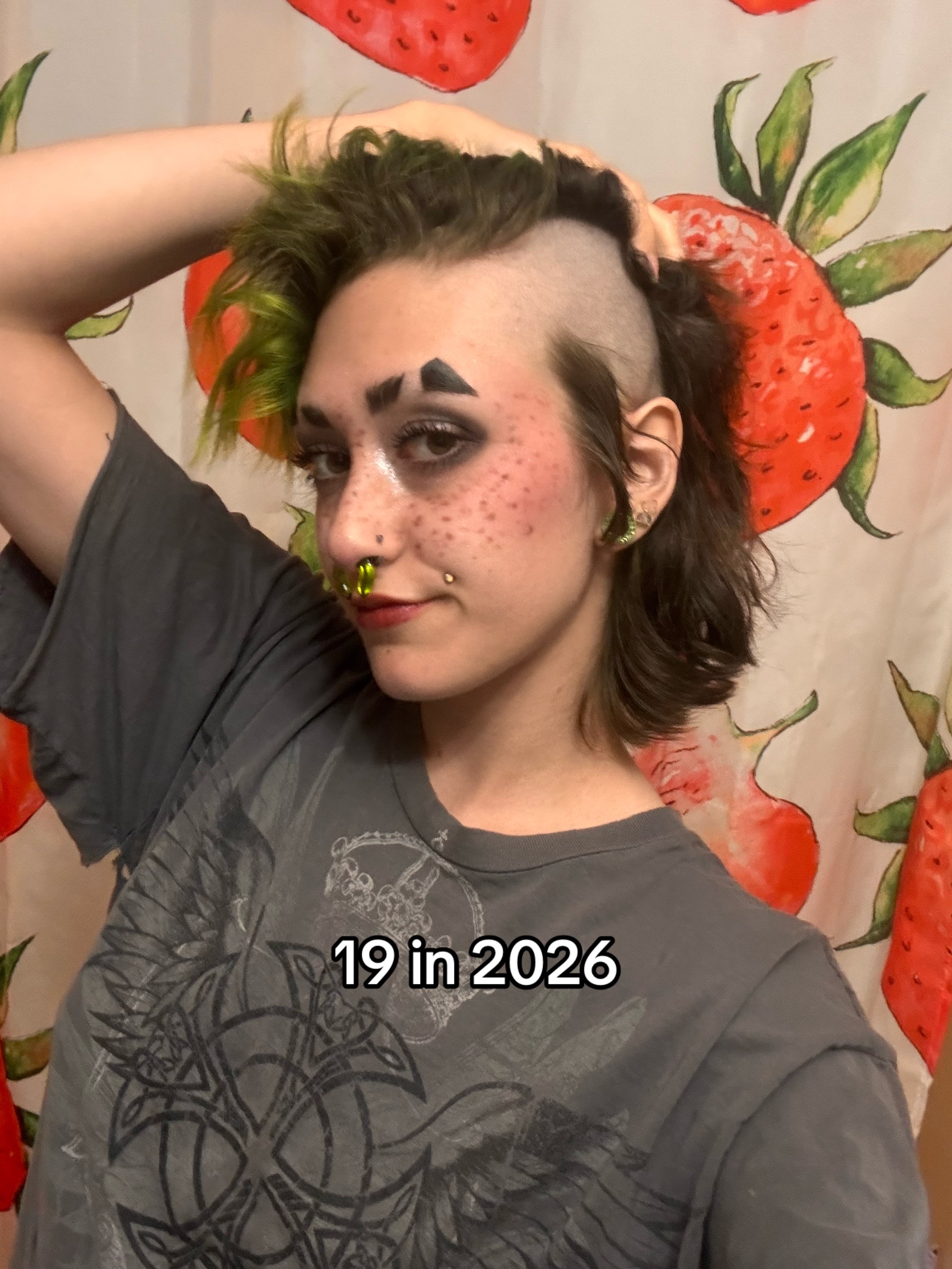 @Ani 🐛🍎