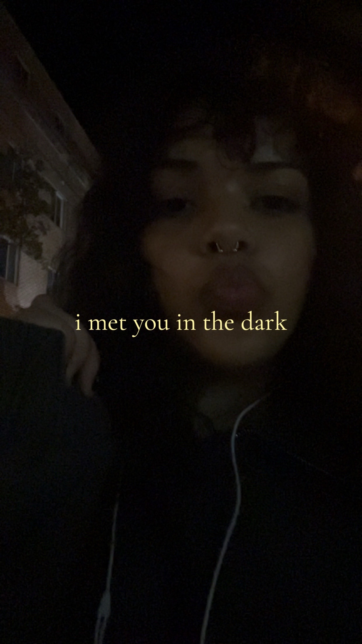 @>ᵥ_ᵥ<