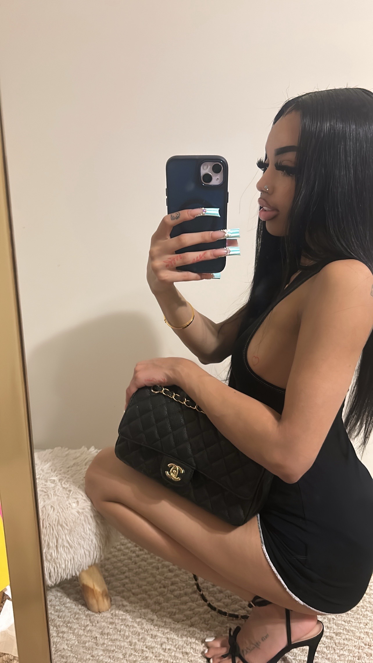 @Feen4._julia
