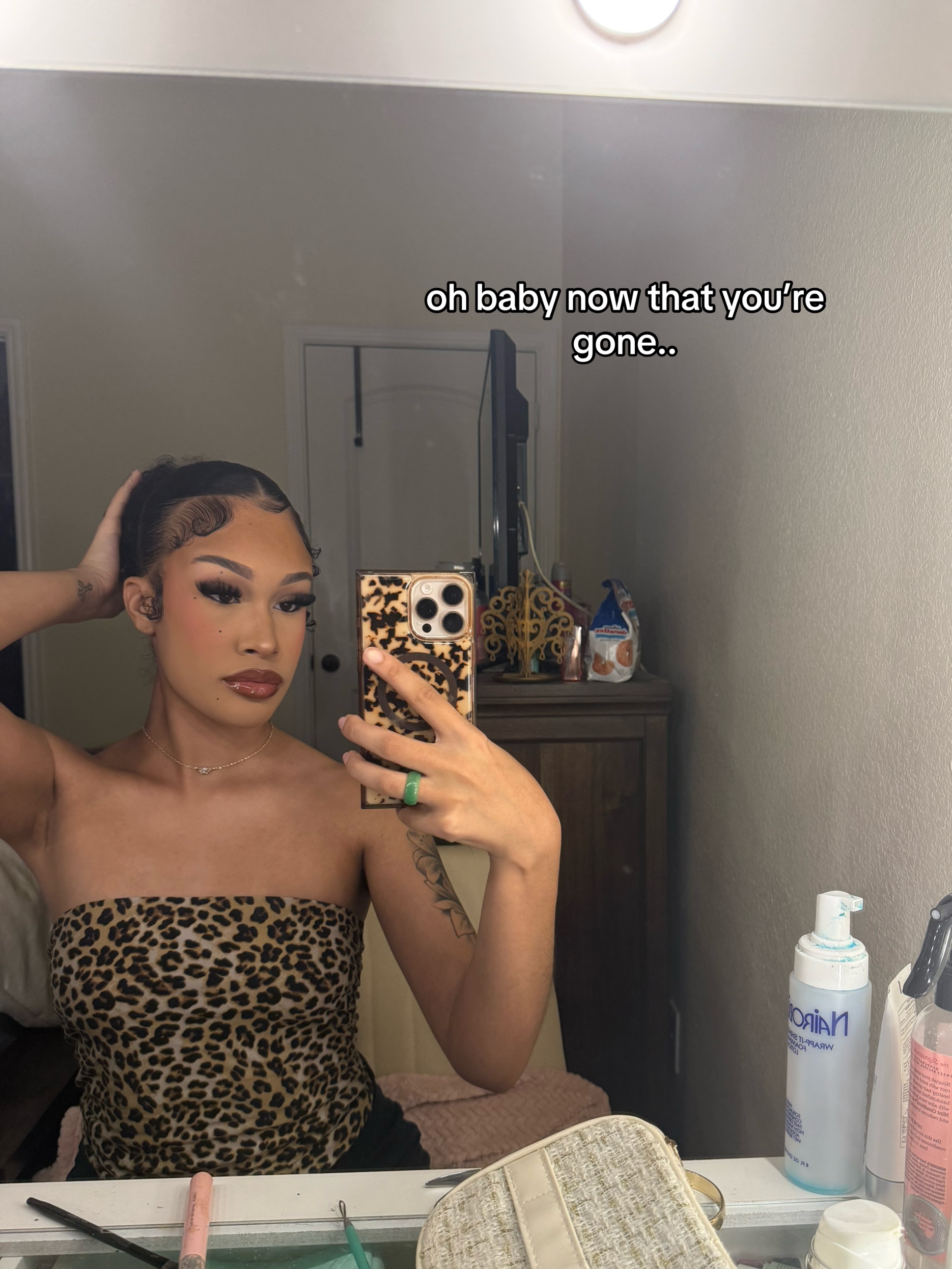 @niaakarrington