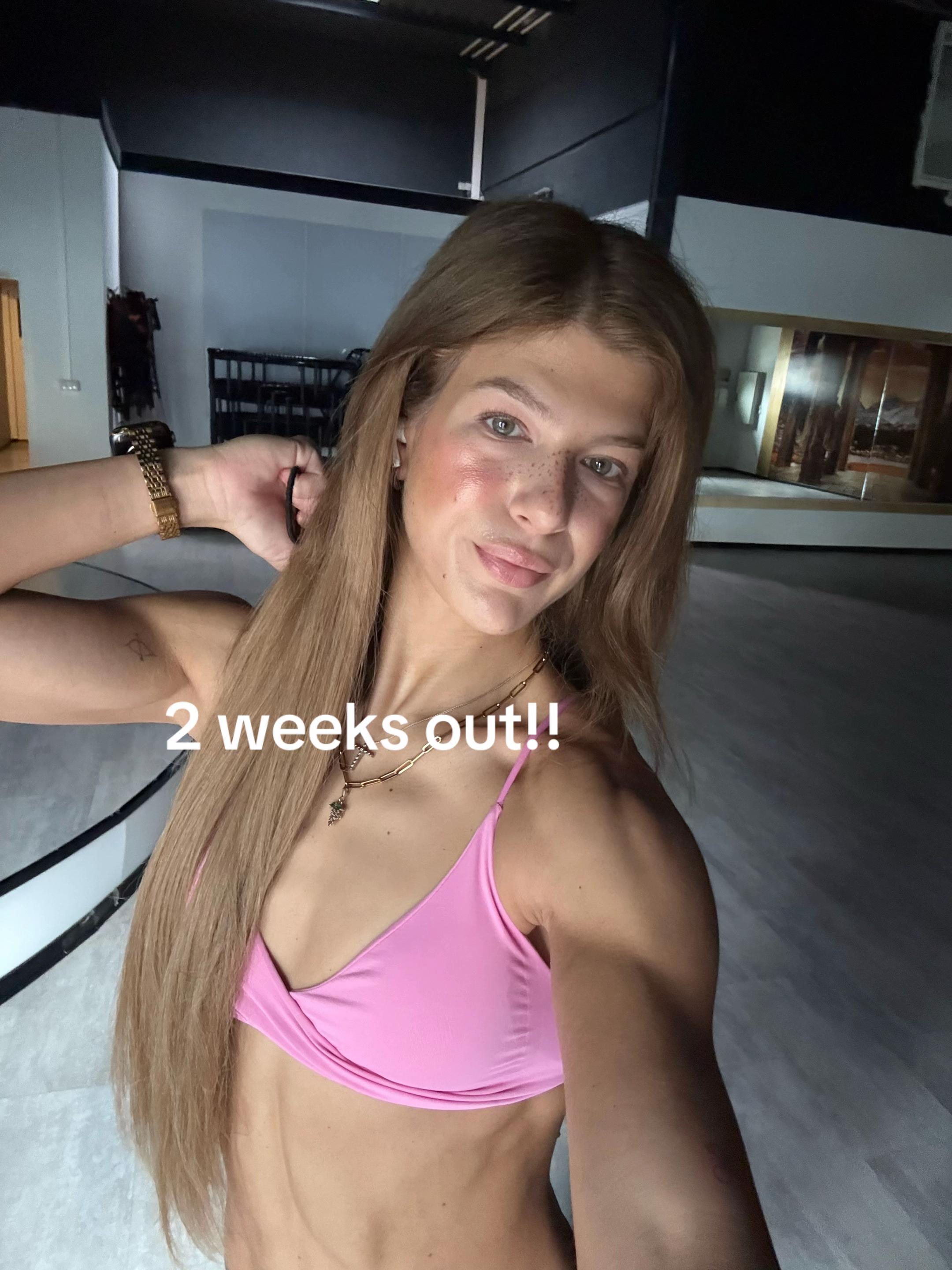 @Julia 🥥 npc bikini athlete