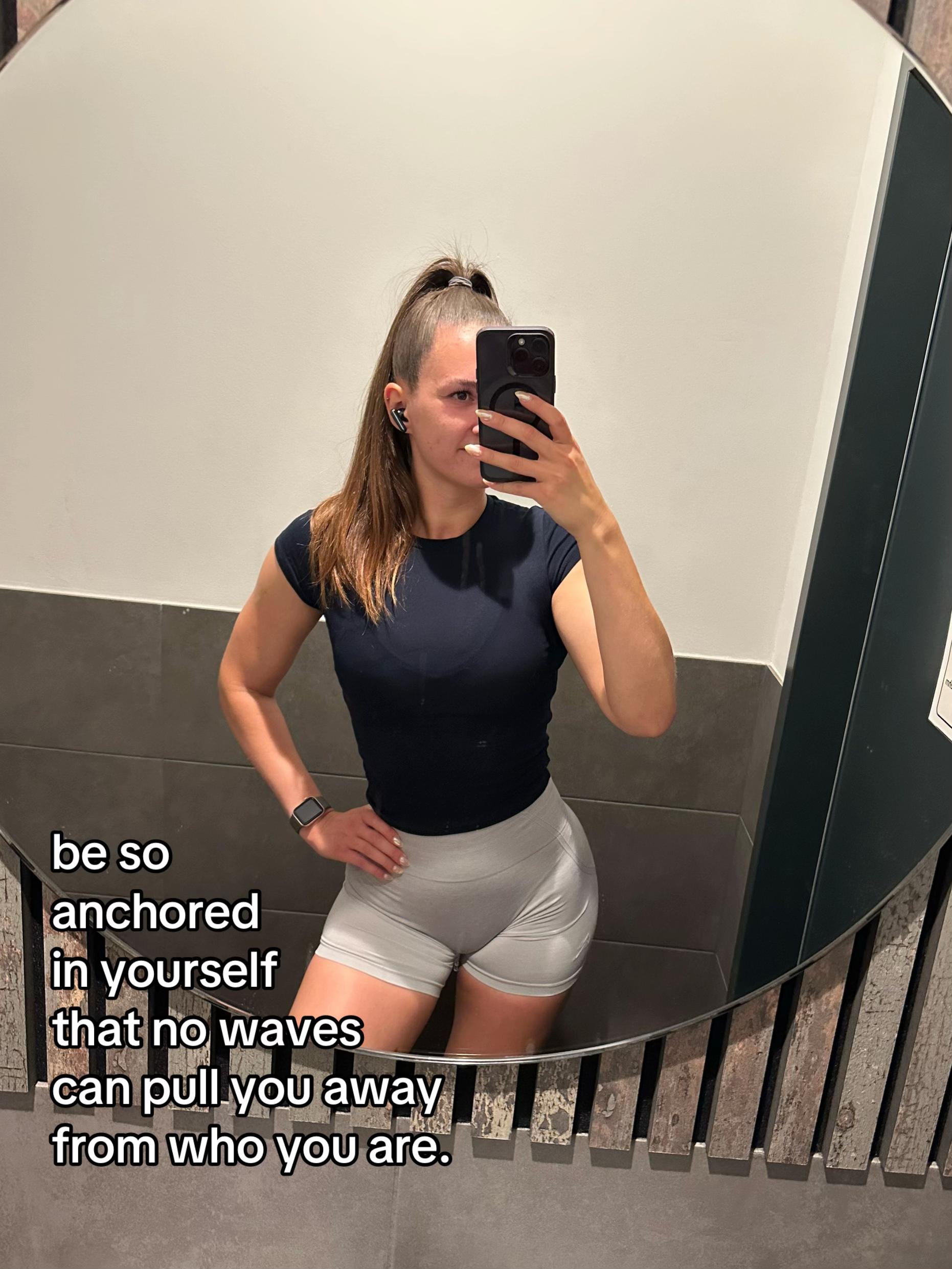 @V A N E S S A 💫