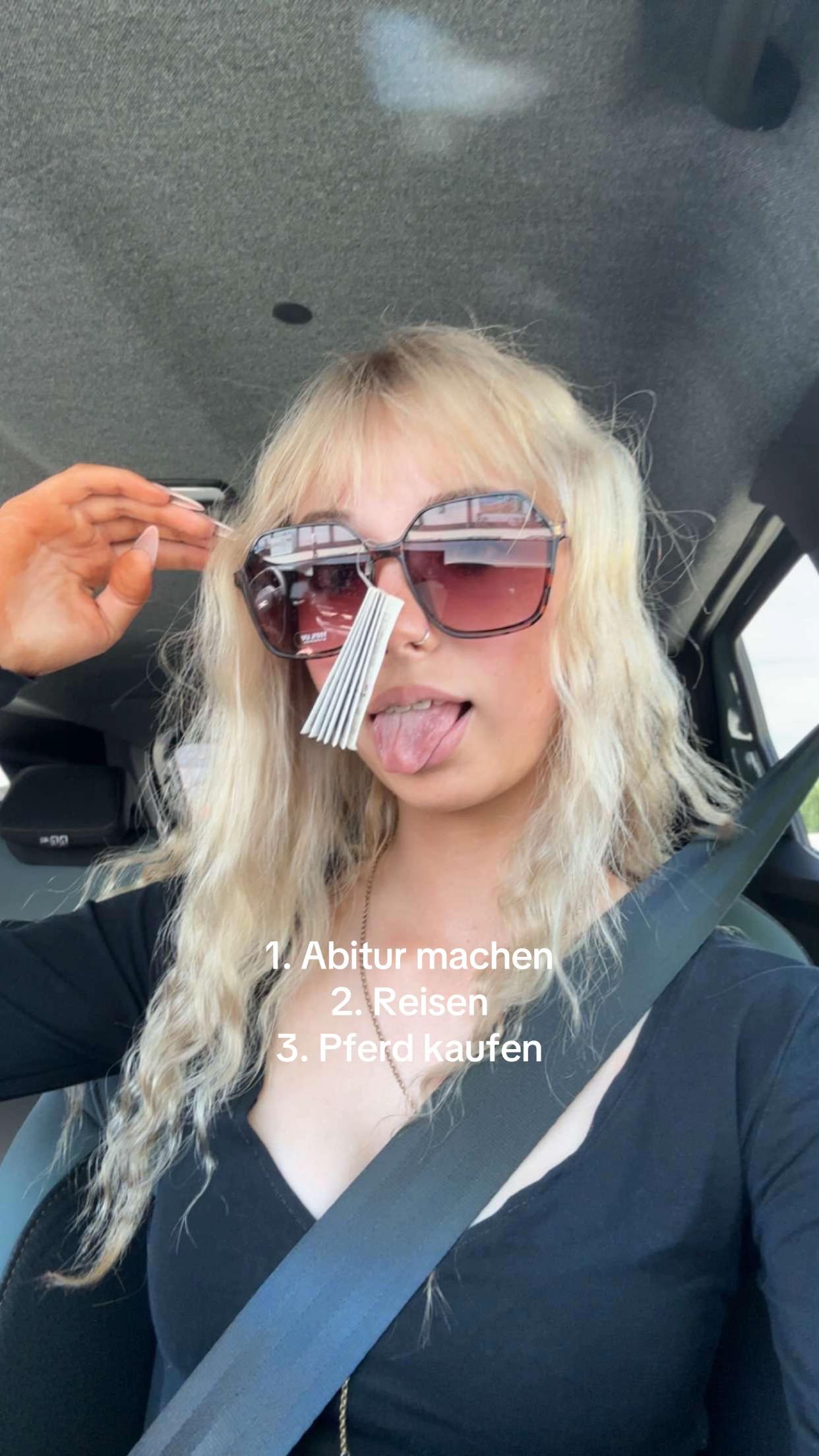 @🦄