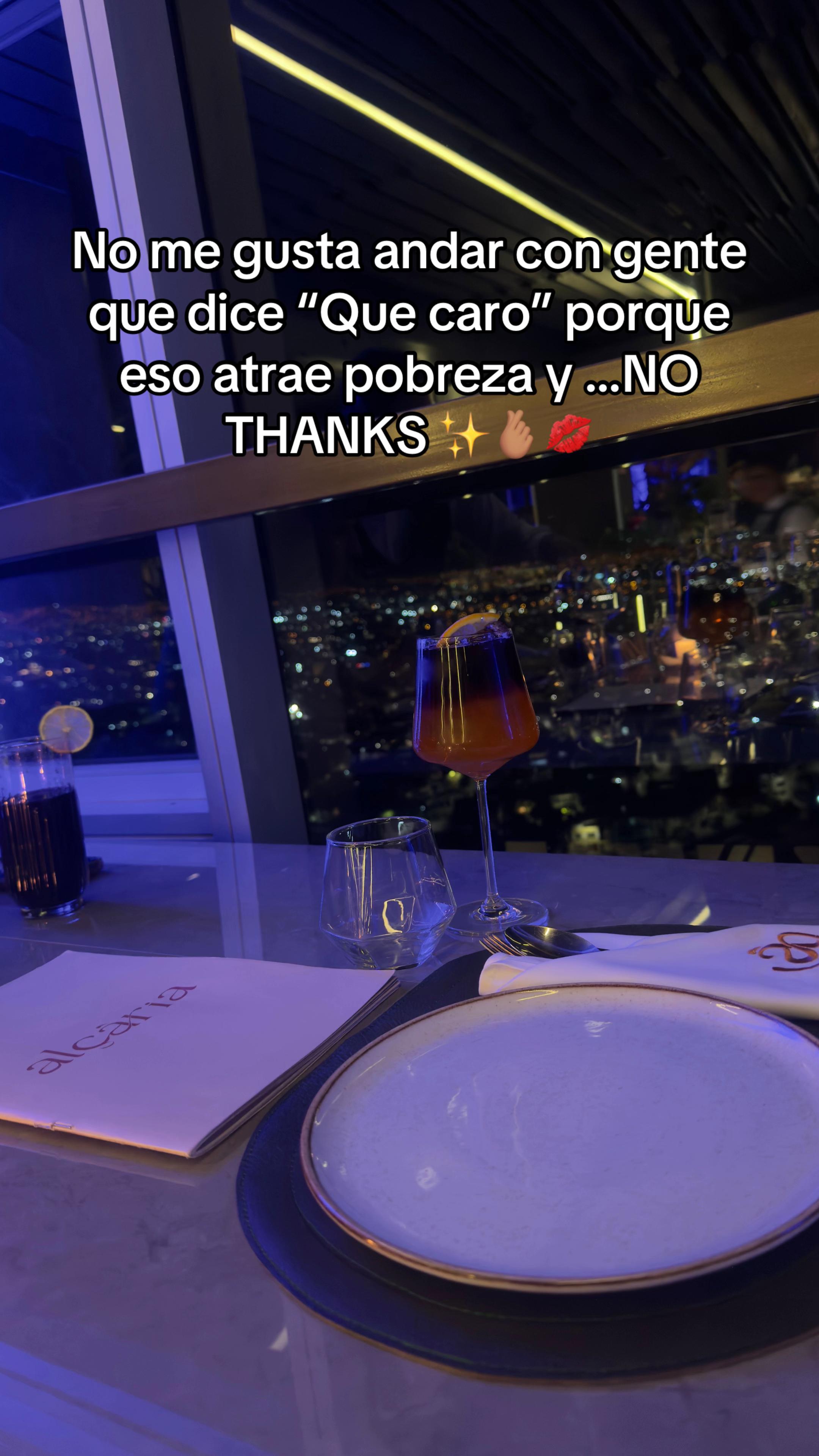 @️꧁️ เรαɓεℓℓα ꧂