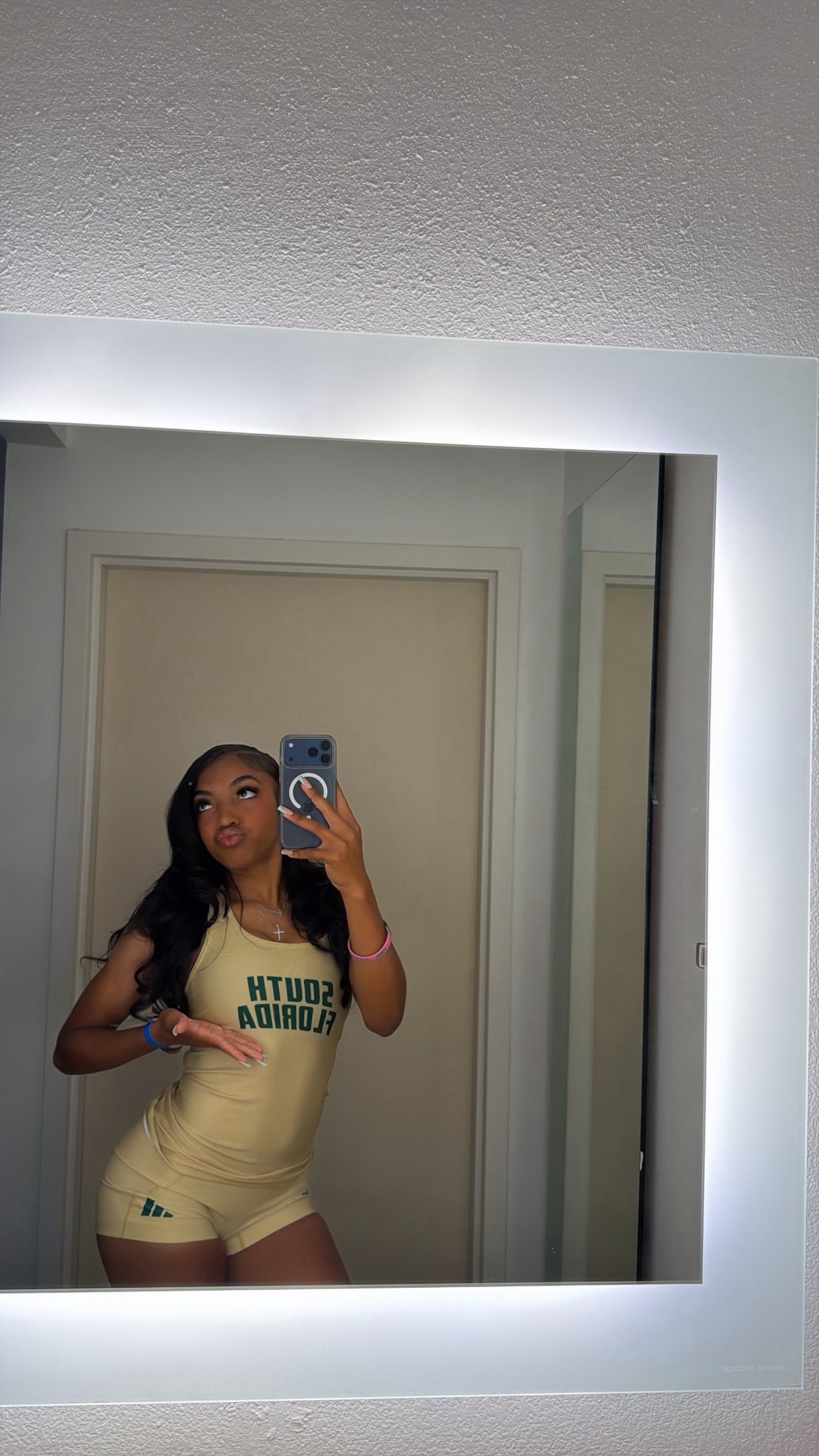 @SYDNI SIMONE