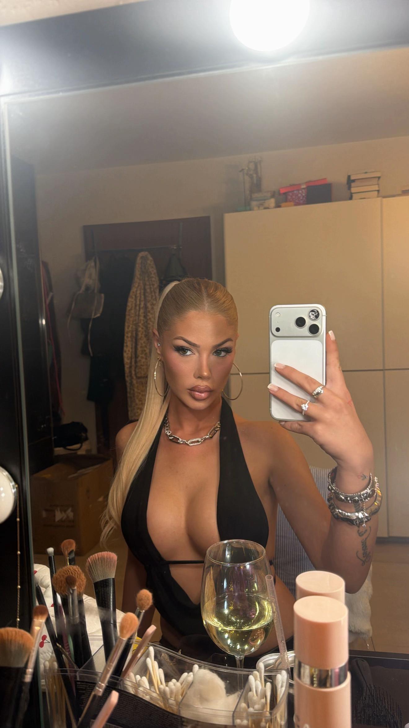 @selena.paradiso