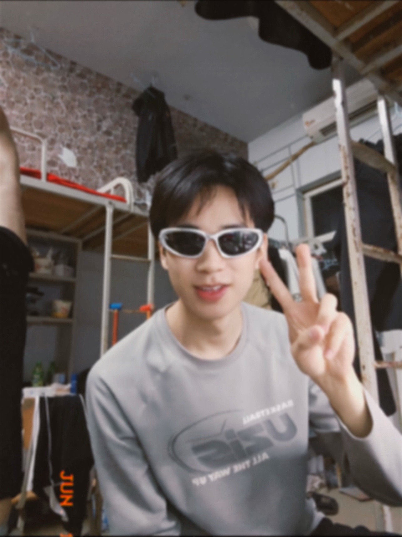 @YJ