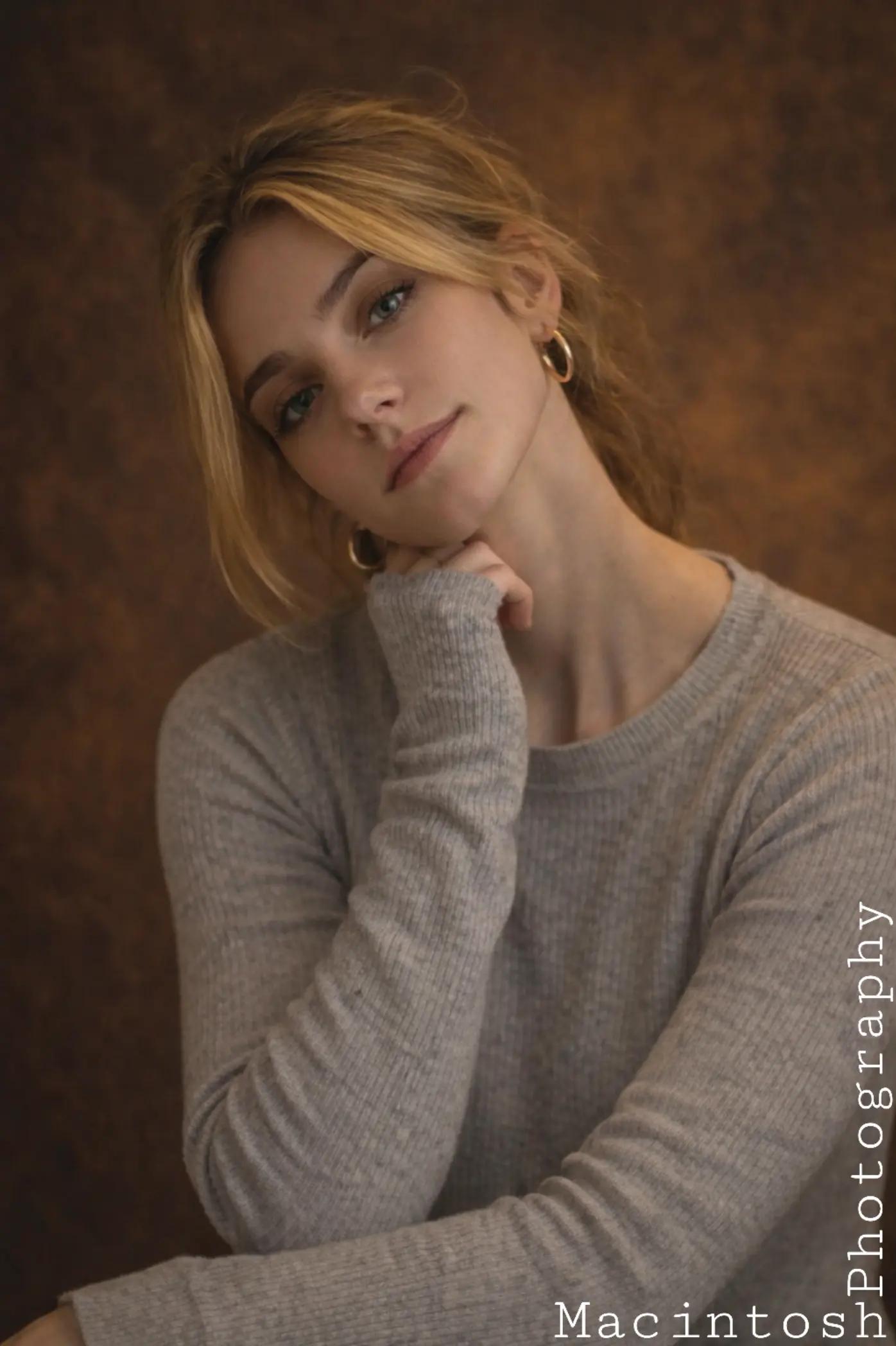@Female_Neck_Appreciation