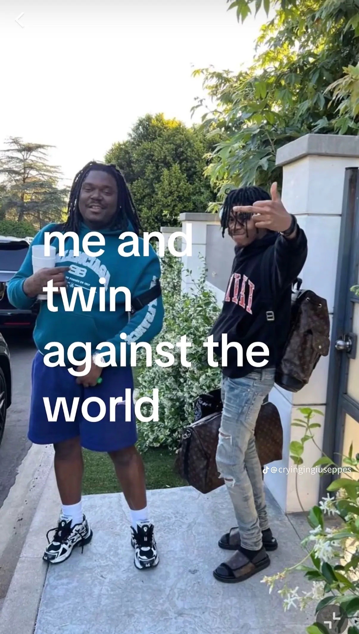 @꩜