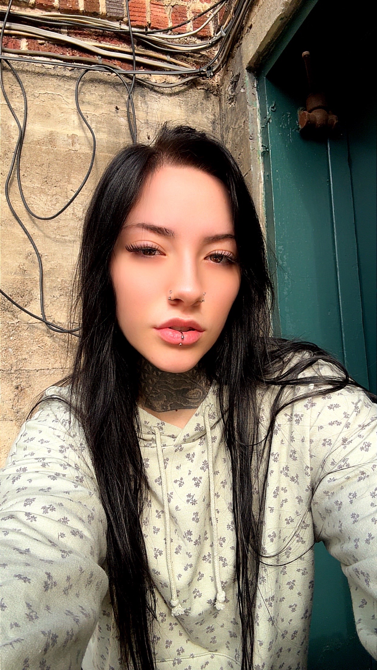 @alieneve