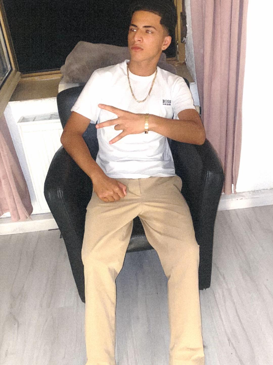 @𝐉𝐫🦁🖤