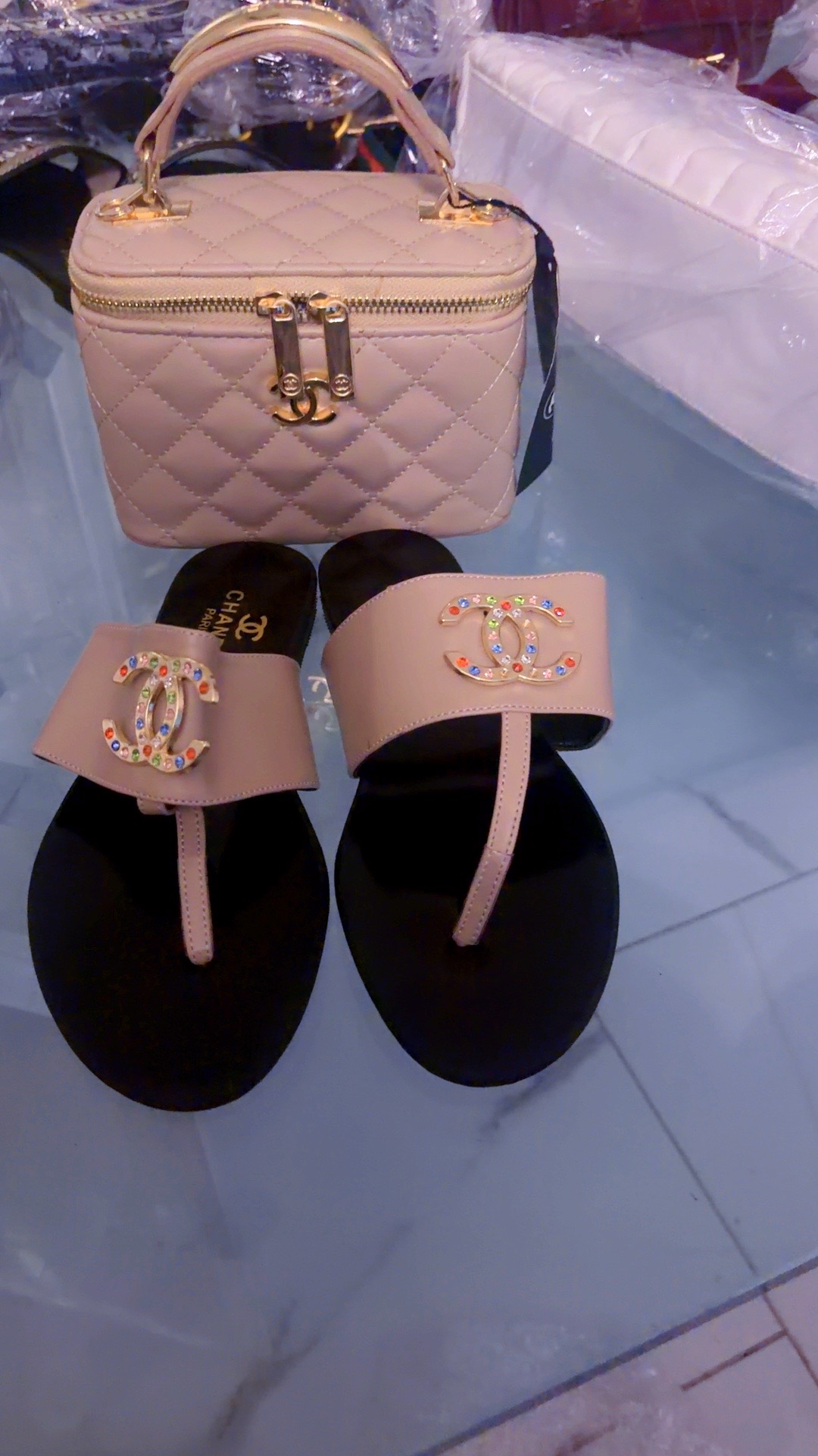 @glorias._boutique