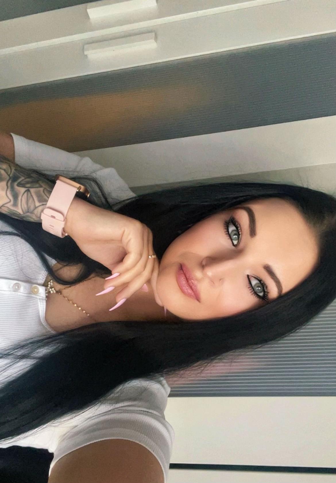 @❥𝓛𝓪𝓾𝓻𝓪