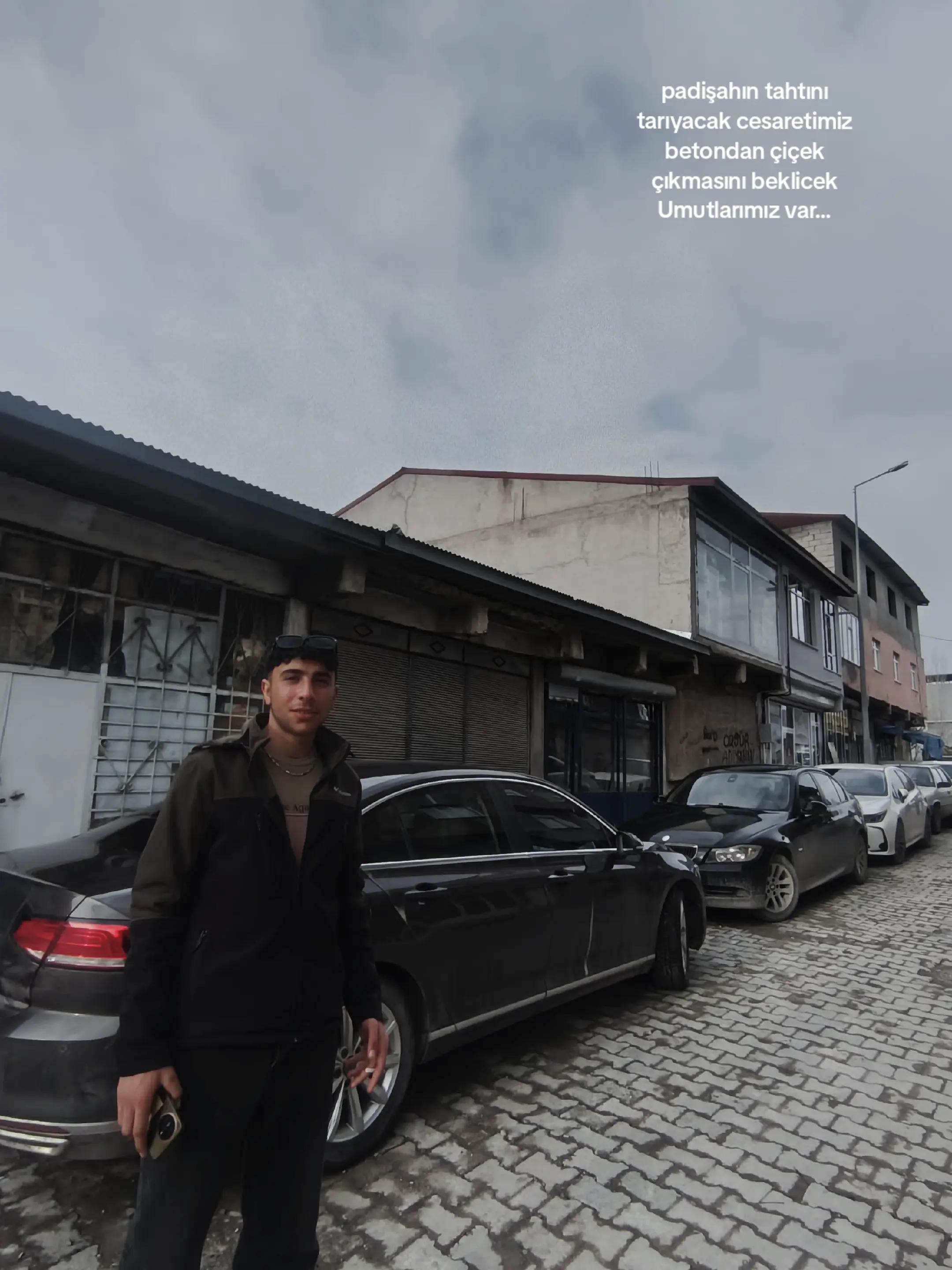 @&ouml;zg&uuml;r Yıldız