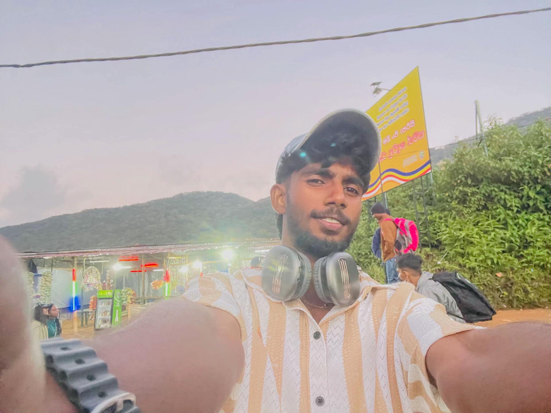 @itz__me__dhanu_