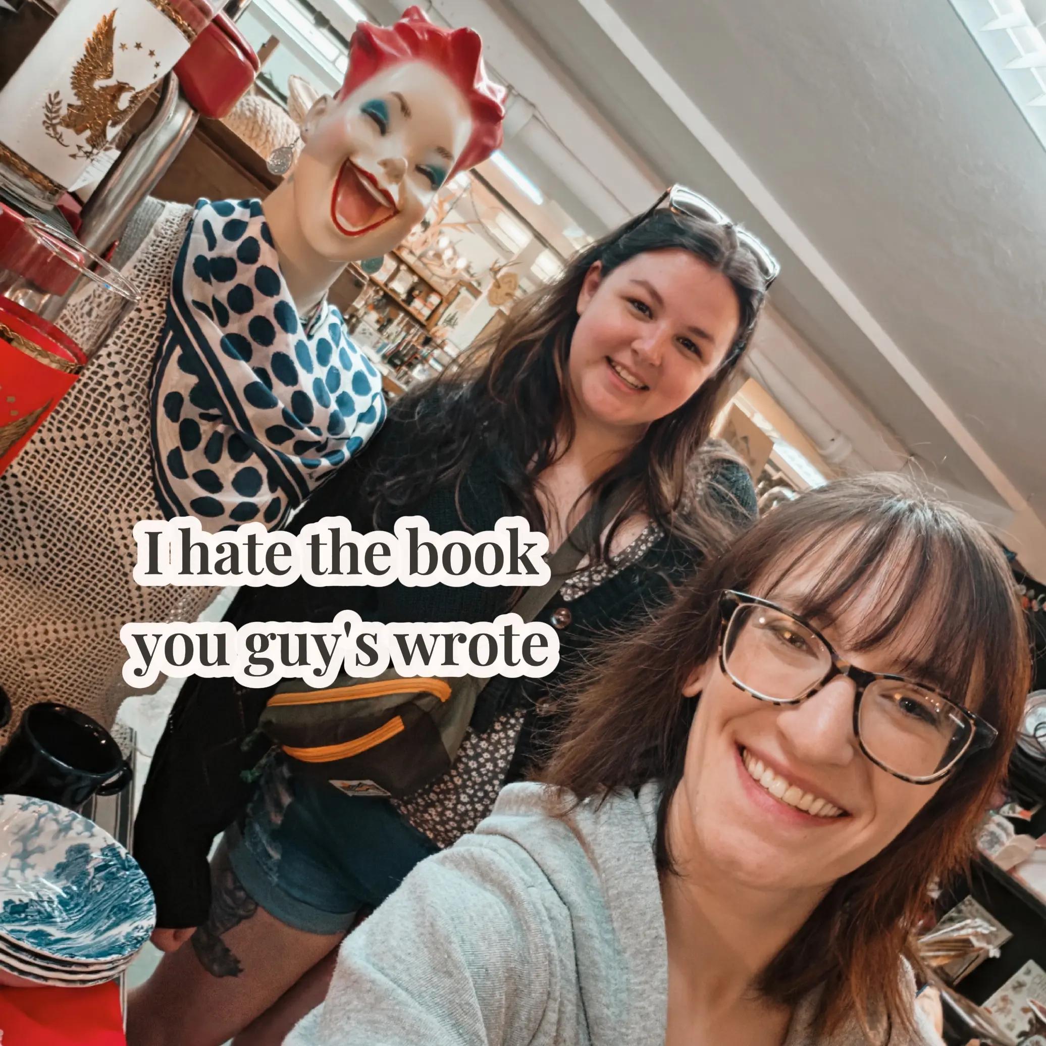 @LiteraryLunatic📚